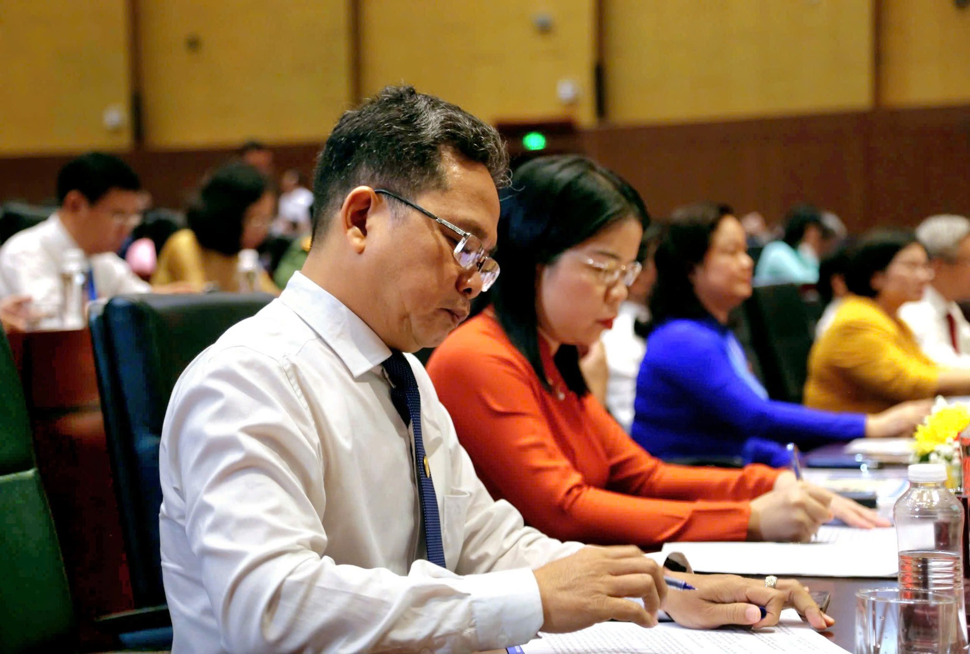 Kỳ họp thứ hai HĐND TP HCM đang diễn ra tại phường B&igrave;nh Dương- Ảnh 5.