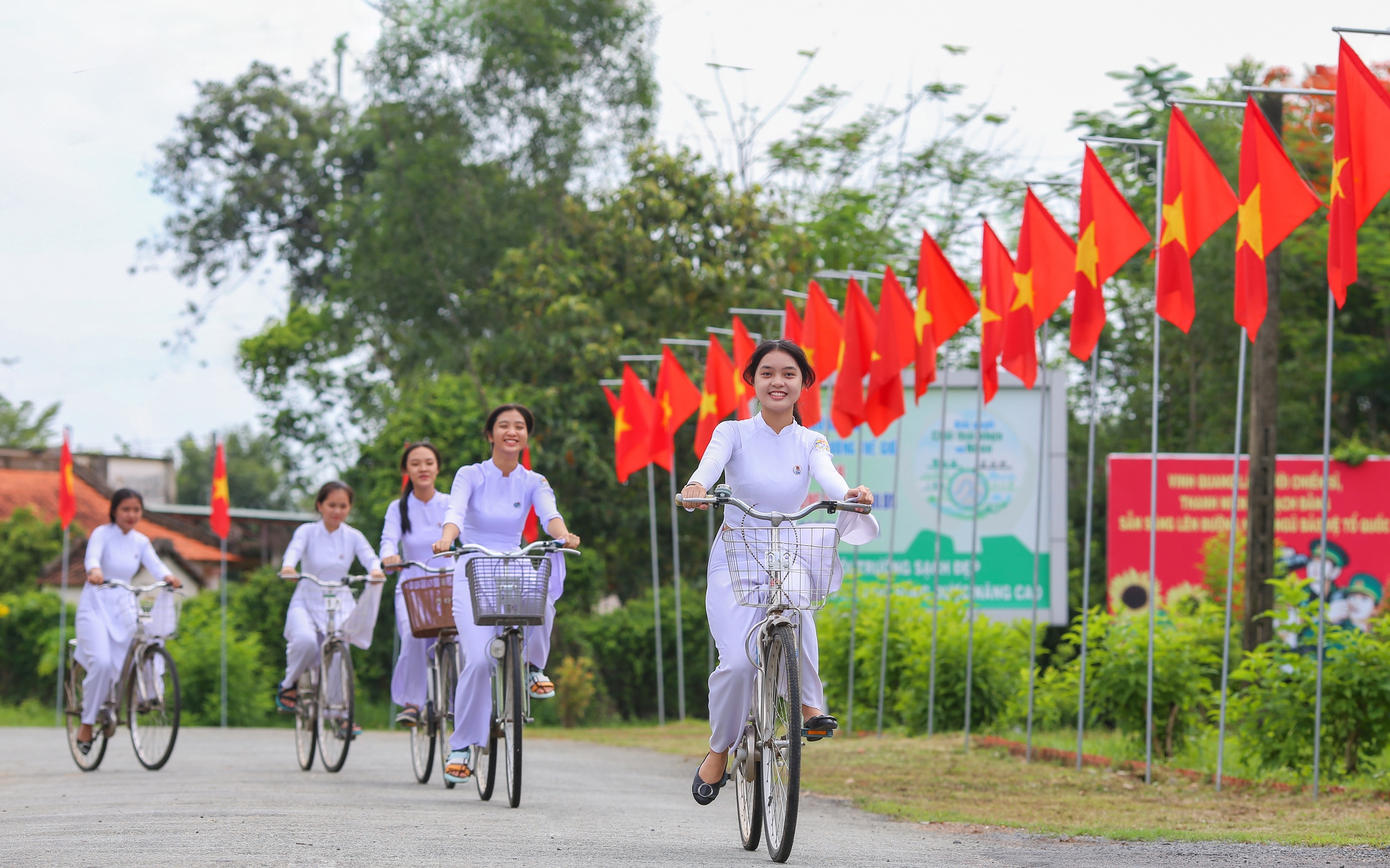 Vượt mọi khó khăn, vươn tầm thời đại