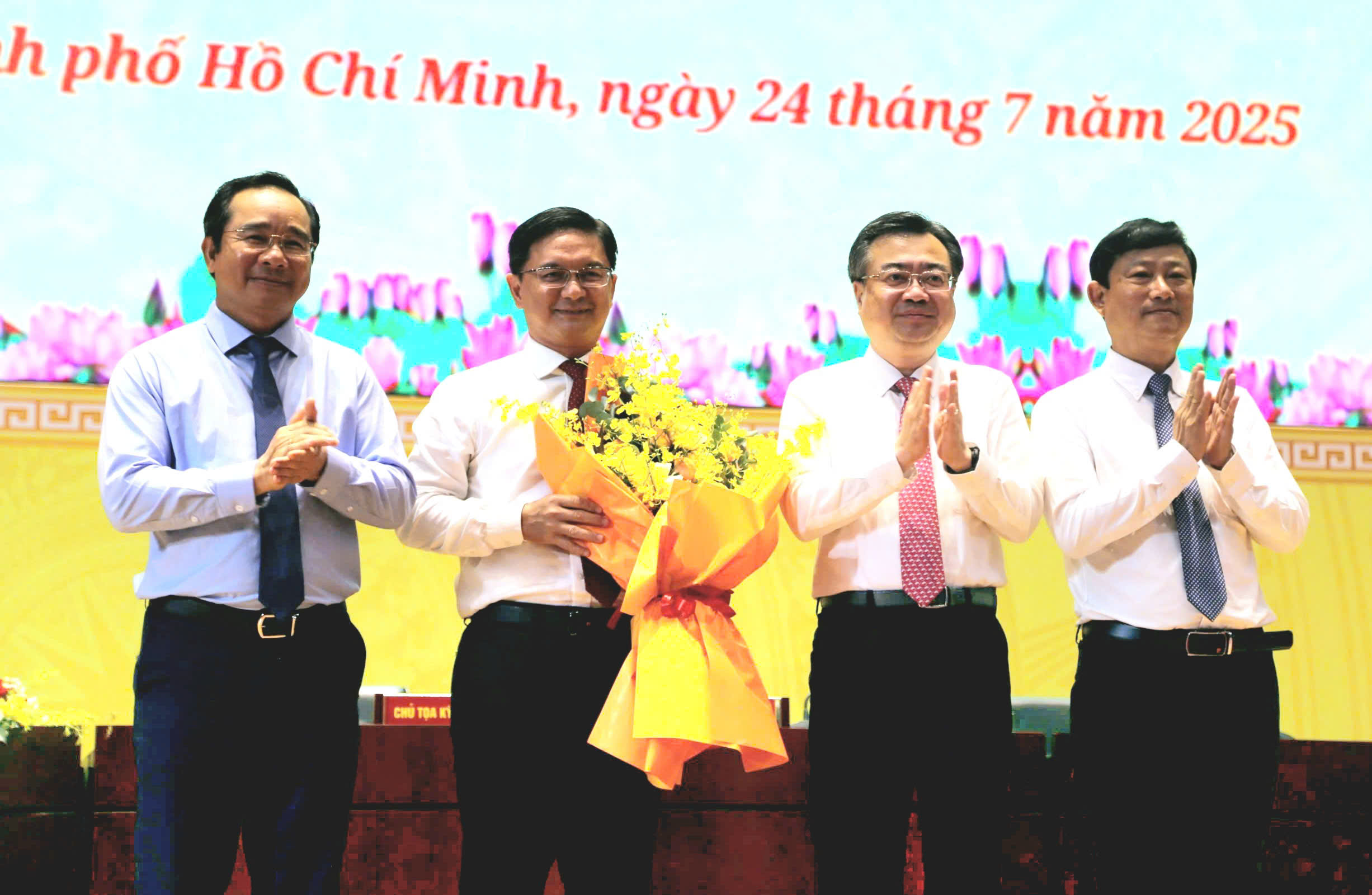 &Ocirc;ng Nguyễn Mạnh Cường được bầu giữ chức Ph&oacute; Chủ tịch UBND TP HCM- Ảnh 1.