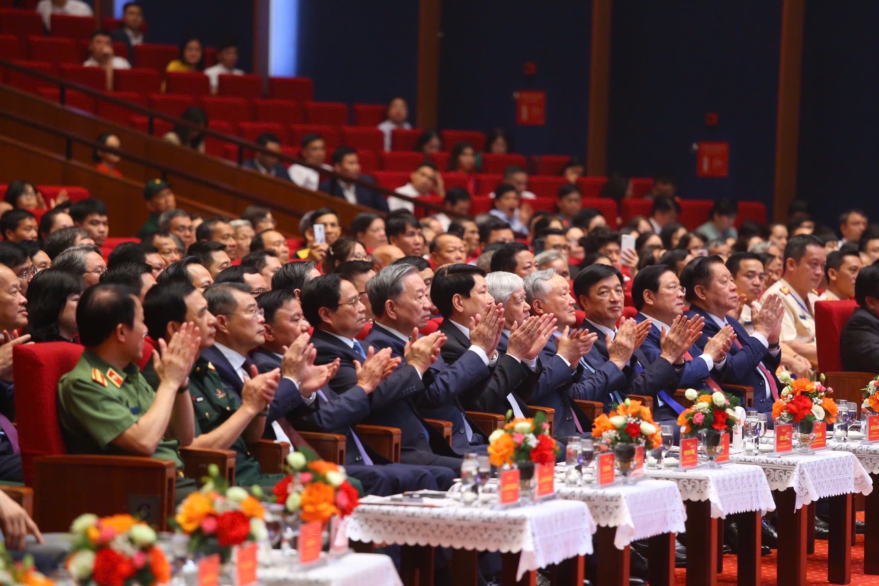 Tổng Bí thư Tô Lâm dự gặp mặt người có công, nhân chứng lịch sử tiêu biểu- Ảnh 2.