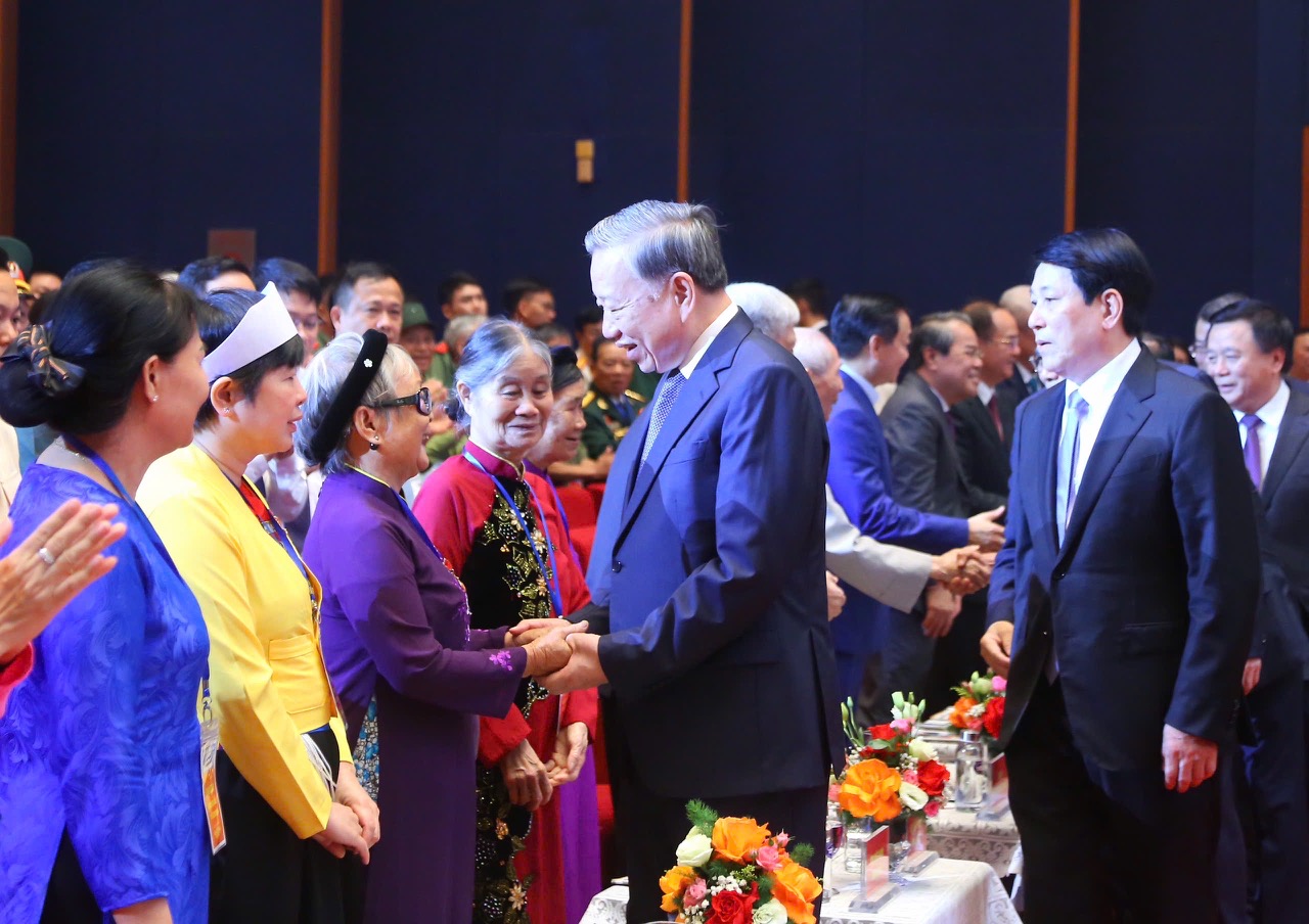 Tổng Bí thư Tô Lâm dự gặp mặt người có công, nhân chứng lịch sử tiêu biểu- Ảnh 1.