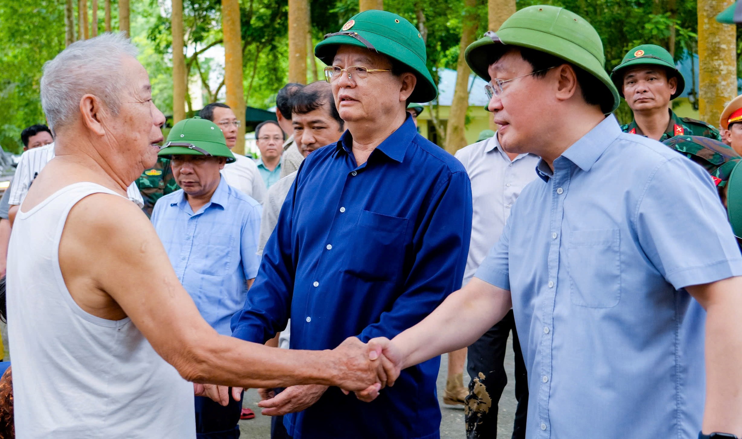 Phó Thủ tướng Mai Văn Chính thăm hỏi người dân vùng lũ Nghệ An- Ảnh 3.