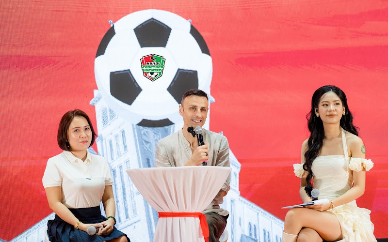 Dimitar Berbatov tái ngộ fan Việt tại sự kiện "Together we rise"