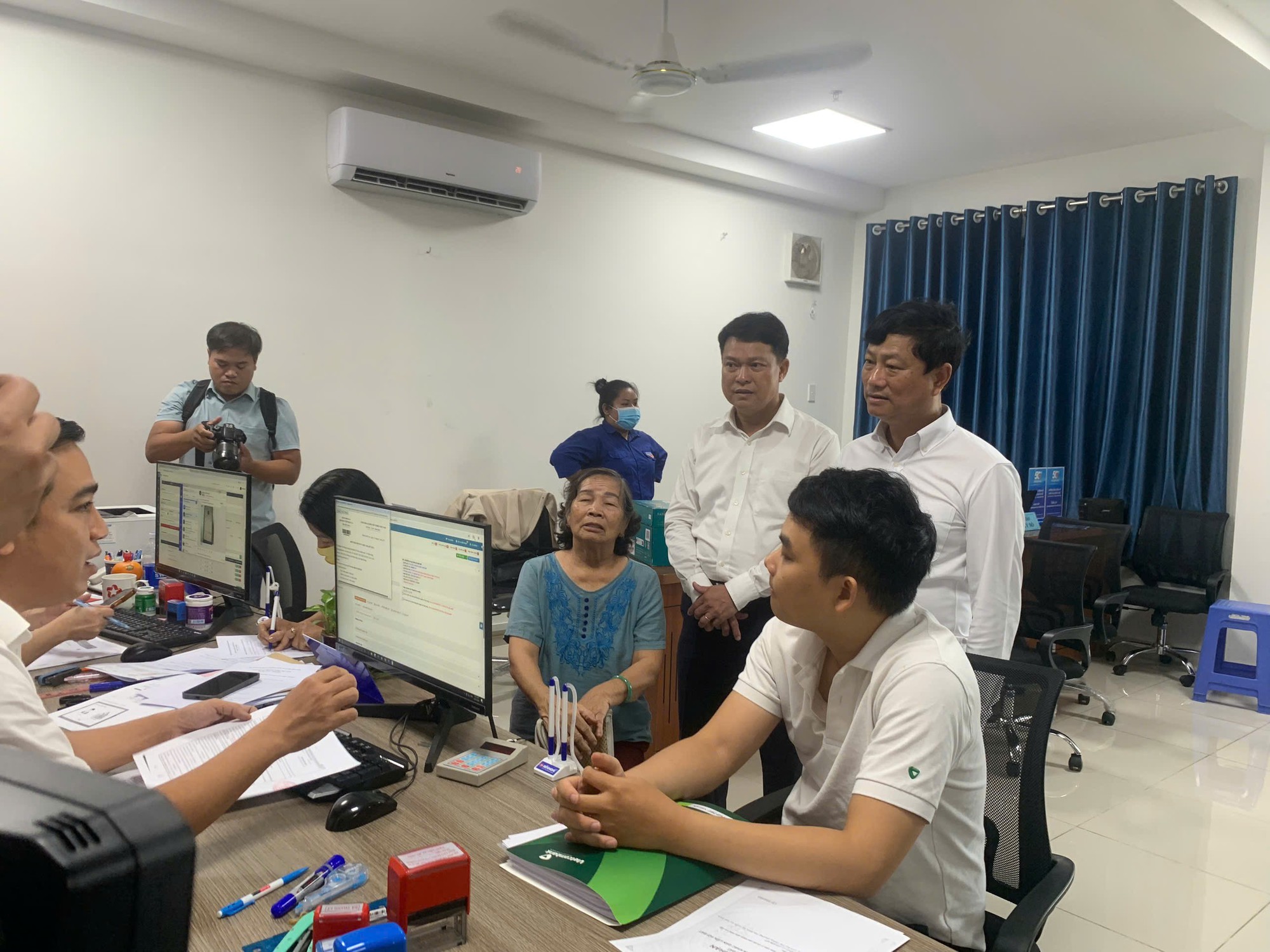 Chủ tịch HĐND TP HCM V&otilde; Văn Minh rất vui với &ldquo;việc nhỏ nhưng rất &yacute; nghĩa&rdquo; ở phường T&acirc;n Đ&ocirc;ng Hiệp- Ảnh 3.