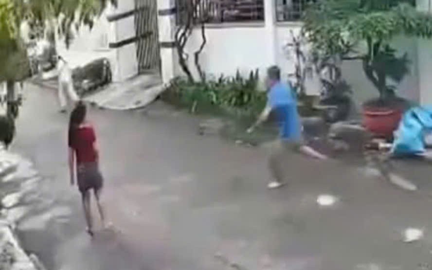 Mâu thuẫn gia đình, bố đẻ chém con gái trọng thương