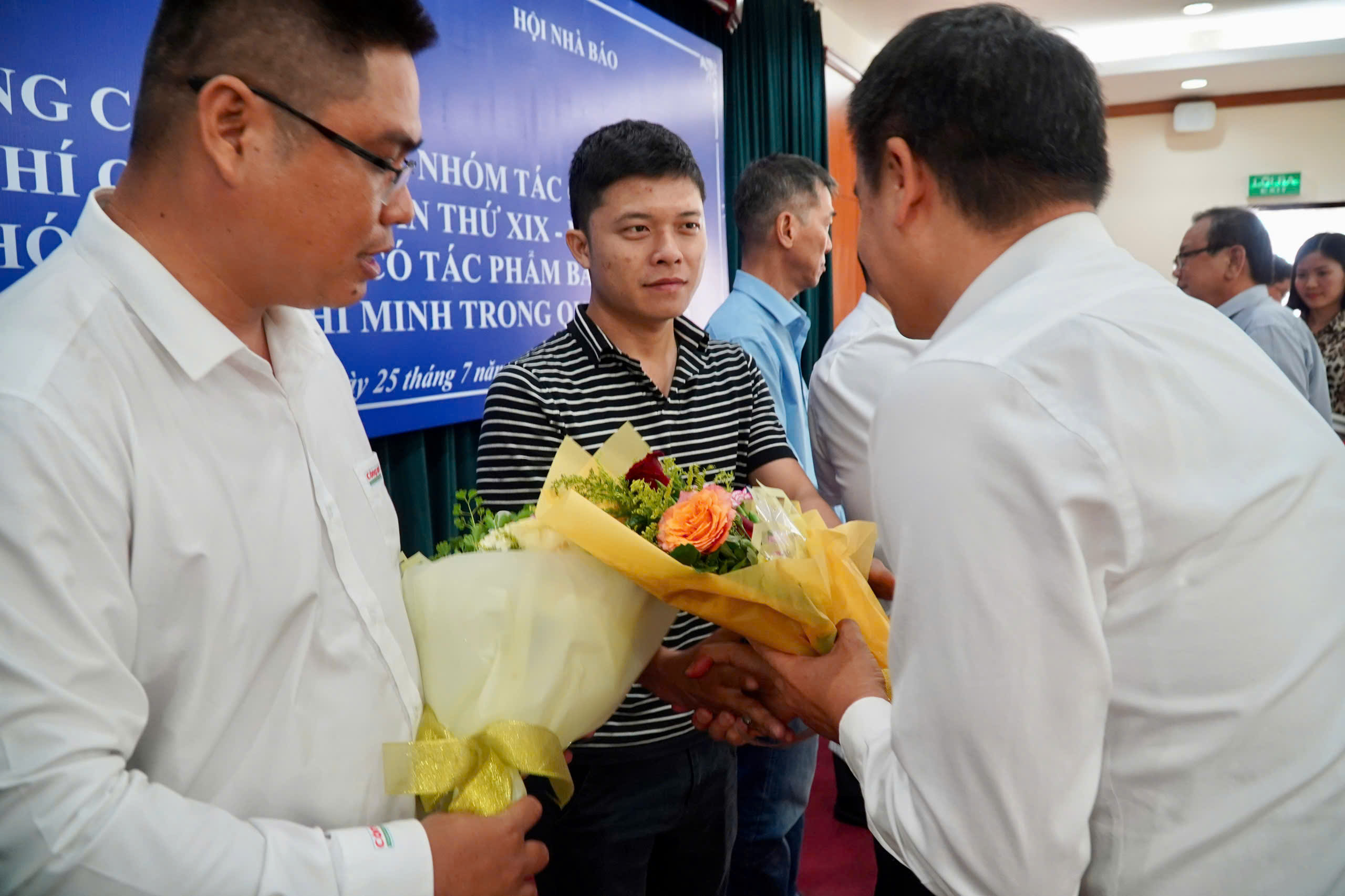 Khen thưởng 70 t&aacute;c phẩm b&aacute;o ch&iacute; xuất sắc viết về TP HCM trong qu&yacute; II/2025- Ảnh 6.
