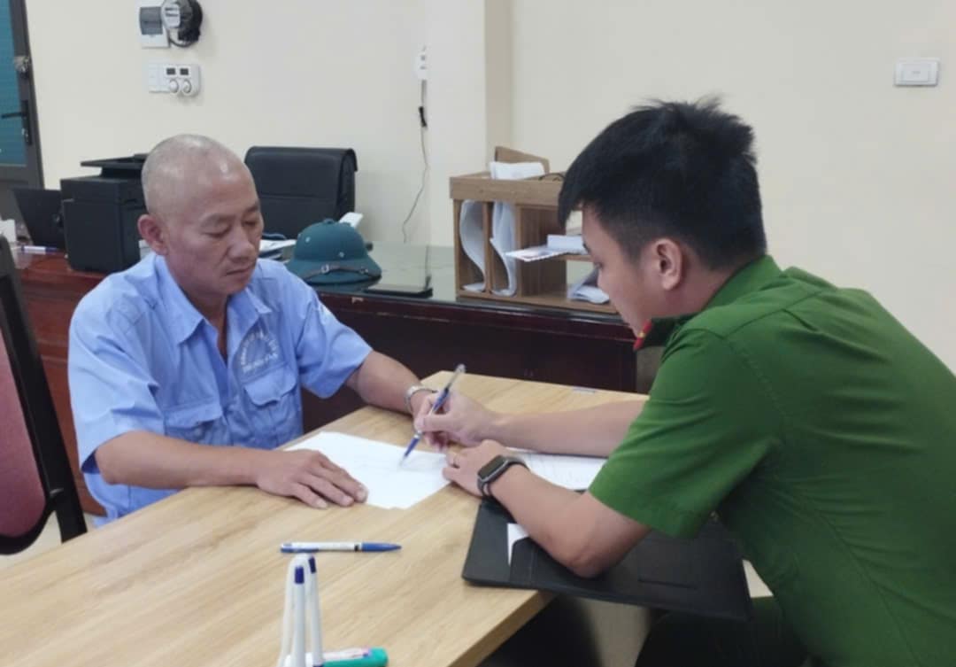 Tạm giữ h&igrave;nh sự t&agrave;i xế xe bu&yacute;t t&ocirc;ng tử vong vợ chồng đi xe m&aacute;y- Ảnh 1.