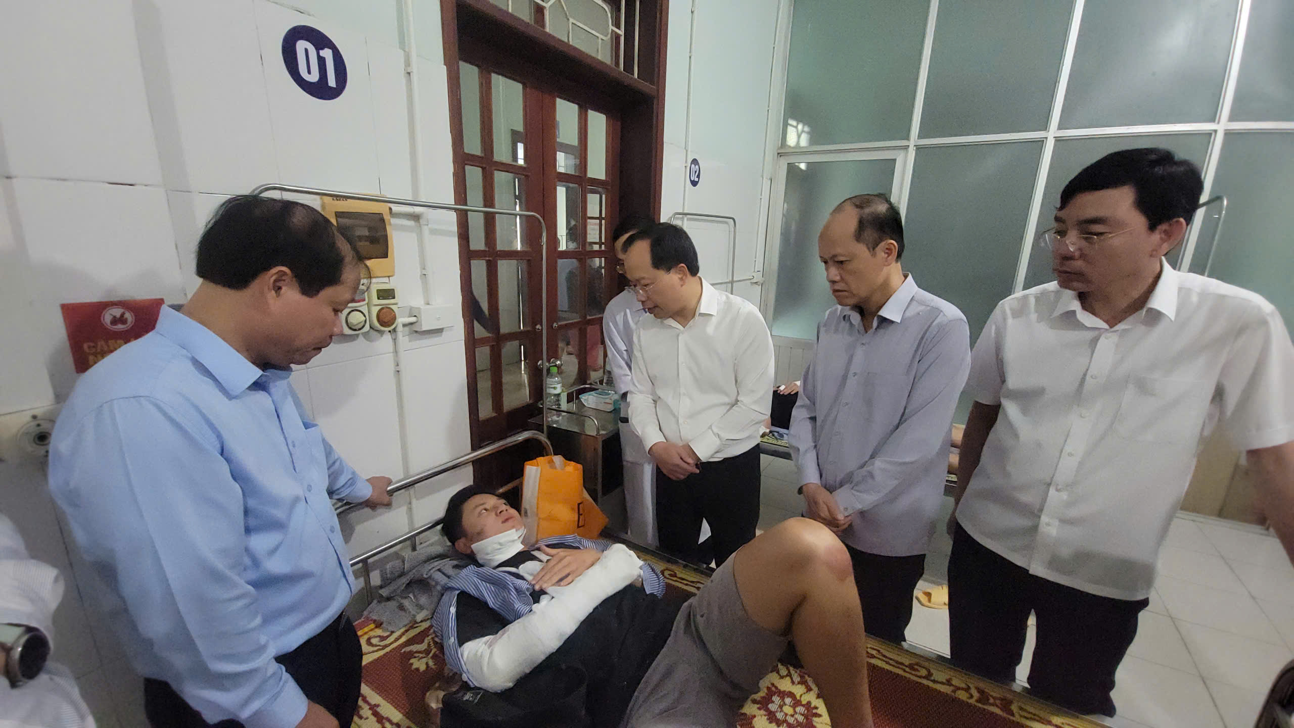 Nạn nh&acirc;n vụ xe kh&aacute;ch lật ở H&agrave; Tĩnh: &ldquo;Khung cảnh l&uacute;c đ&oacute; rất hỗn loạn v&agrave; kinh ho&agrave;ng&rdquo;- Ảnh 3.