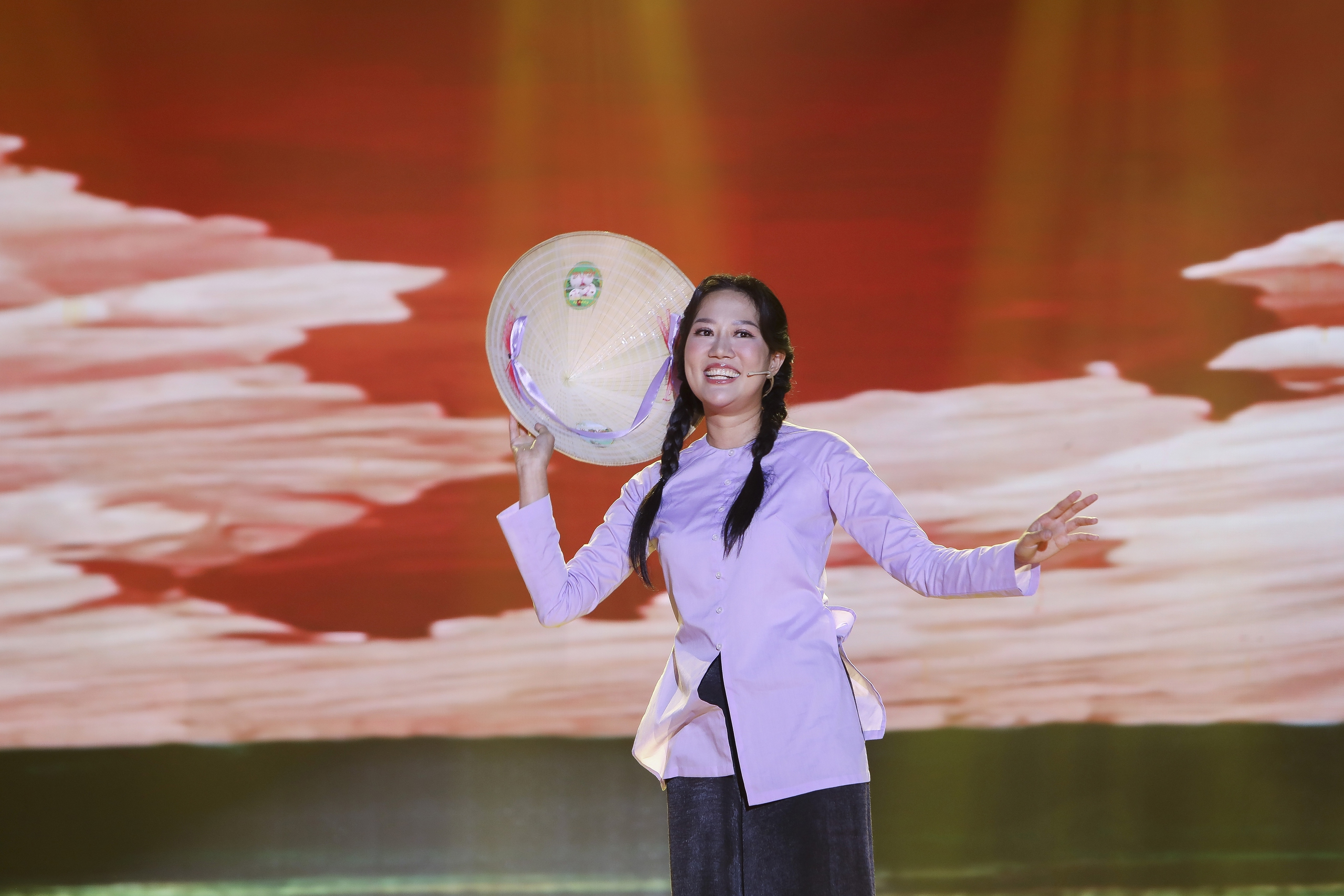 Huỳnh Thơ - nữ MC miền Tây gây chú ý ở Tình bolero 2025 là ai?
- Ảnh 2.