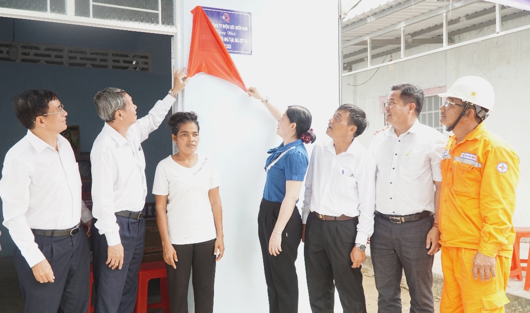 EVNSPC ho&agrave;n th&agrave;nh chương tr&igrave;nh hỗ trợ x&oacute;a nh&agrave; tạm, nh&agrave; dột n&aacute;t tại c&aacute;c tỉnh ph&iacute;a Nam- Ảnh 3.
