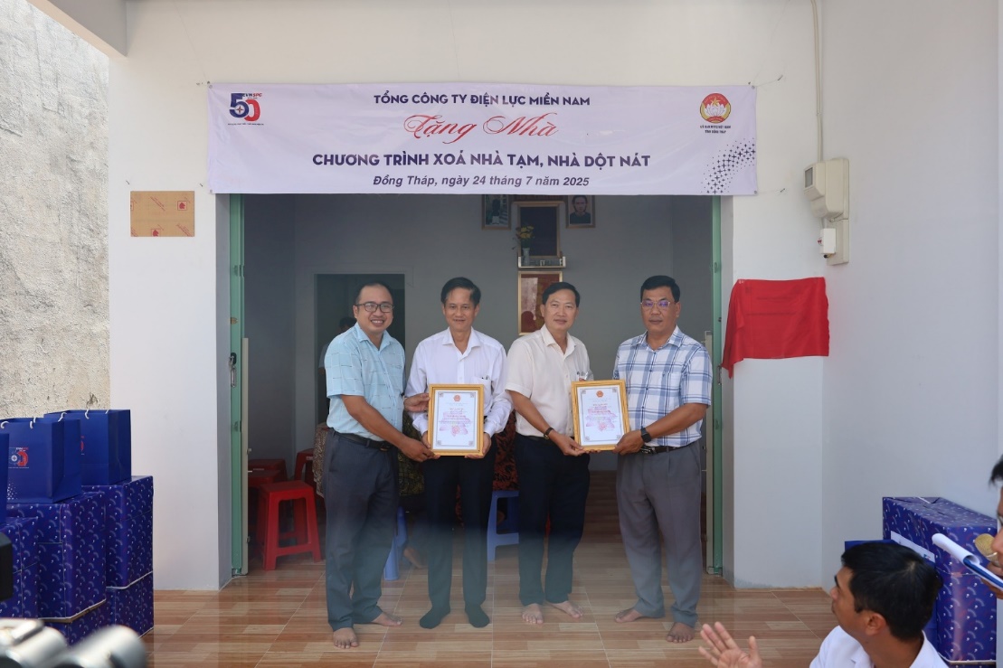 EVNSPC ho&agrave;n th&agrave;nh chương tr&igrave;nh hỗ trợ x&oacute;a nh&agrave; tạm, nh&agrave; dột n&aacute;t tại c&aacute;c tỉnh ph&iacute;a Nam- Ảnh 5.