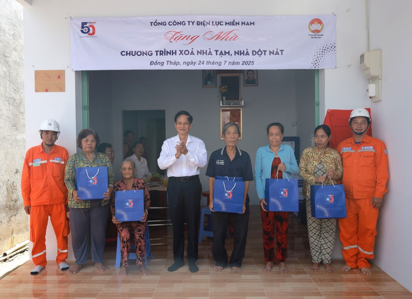 EVNSPC ho&agrave;n th&agrave;nh chương tr&igrave;nh hỗ trợ x&oacute;a nh&agrave; tạm, nh&agrave; dột n&aacute;t tại c&aacute;c tỉnh ph&iacute;a Nam- Ảnh 6.