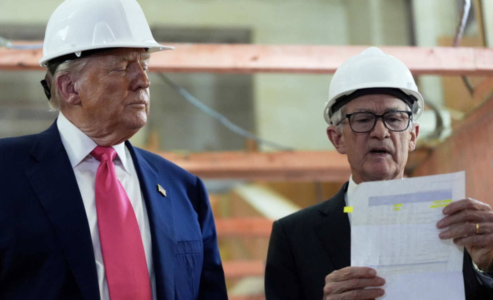 Đ&iacute;ch th&acirc;n đến trụ sở FED, Tổng thống Donald Trump tuy&ecirc;n bố kh&ocirc;ng c&oacute; &yacute; định sa thải &ocirc;ng Powell- Ảnh 1.