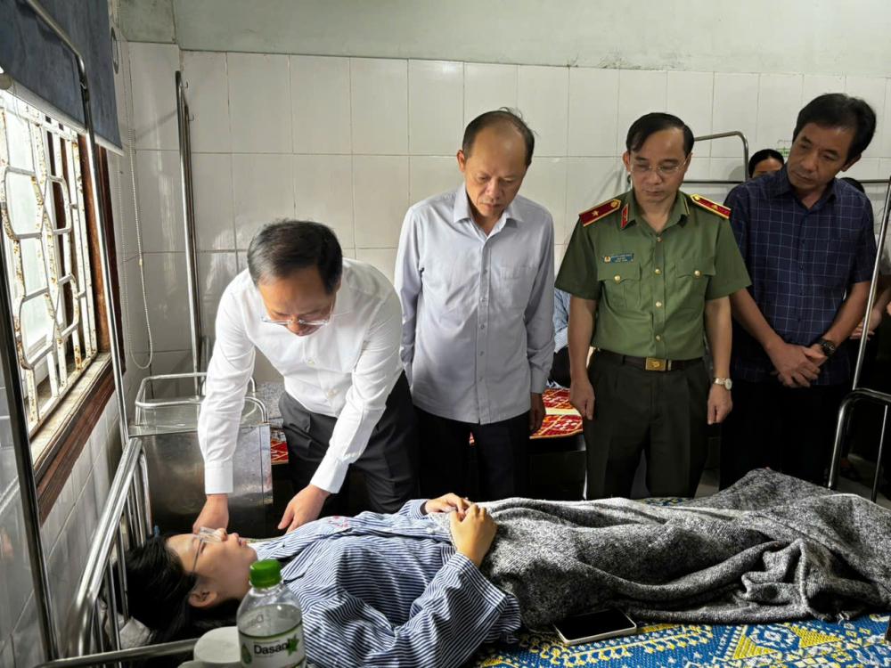 Nh&acirc;n chứng kể lại gi&acirc;y ph&uacute;t tiếp cận hiện trường kinh ho&agrave;ng vụ lật xe kh&aacute;ch ở H&agrave; Tĩnh- Ảnh 5.