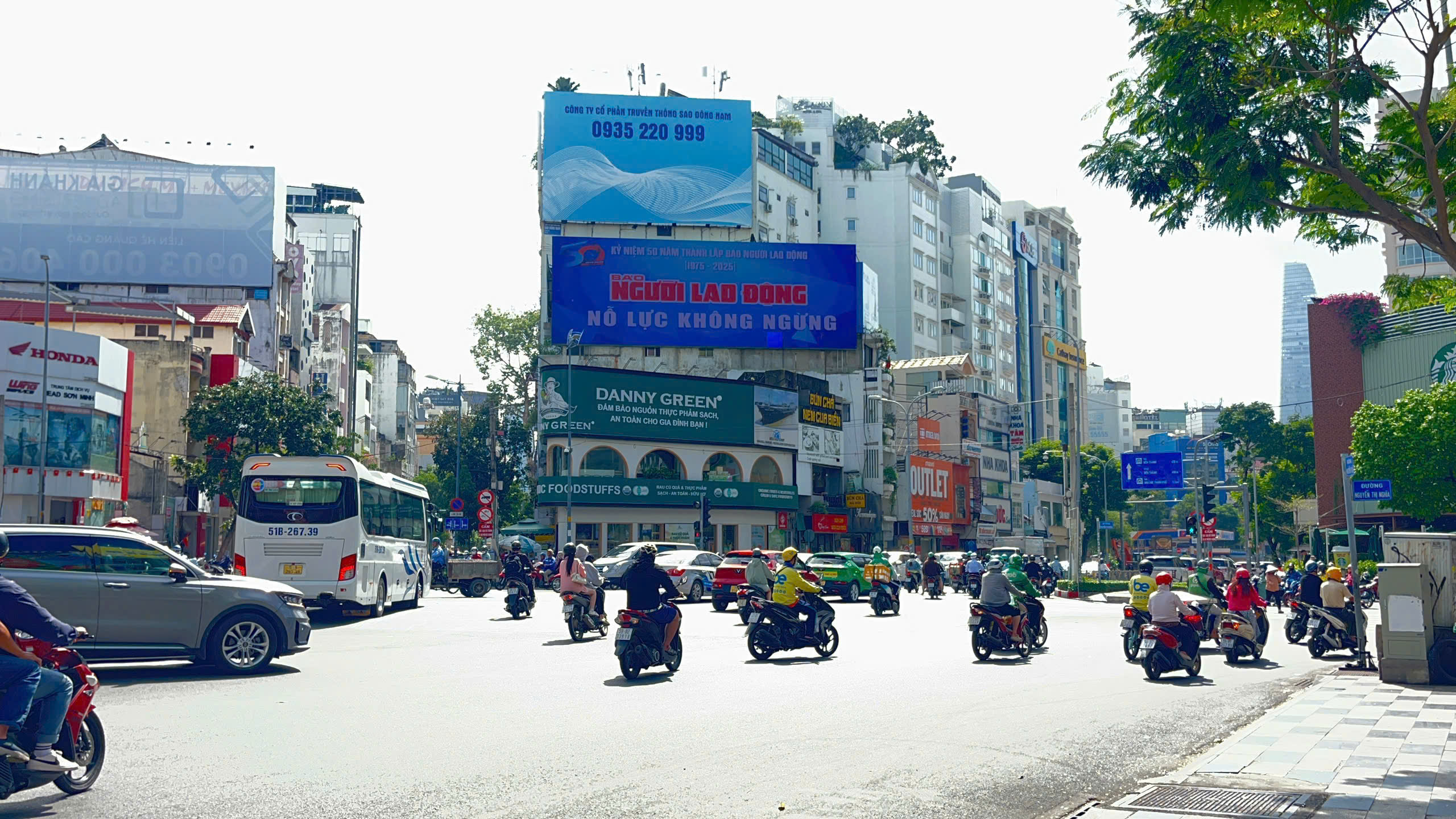 H&agrave;nh tr&igrave;nh nửa thế kỷ B&aacute;o Người Lao Động rực rỡ giữa l&ograve;ng TP HCM- Ảnh 11.