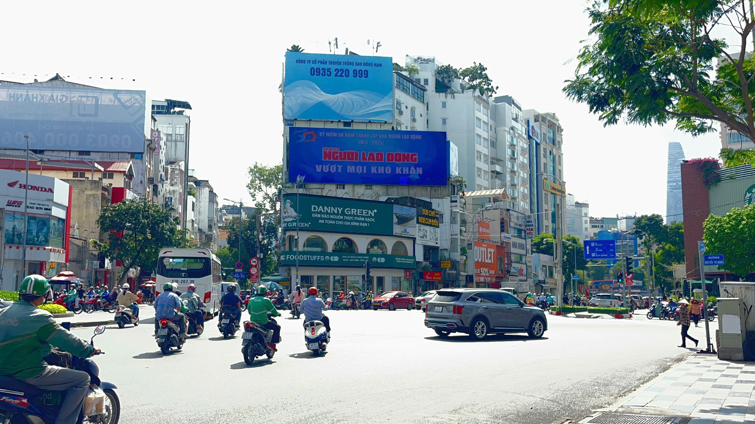 H&agrave;nh tr&igrave;nh nửa thế kỷ B&aacute;o Người Lao Động rực rỡ giữa l&ograve;ng TP HCM- Ảnh 7.