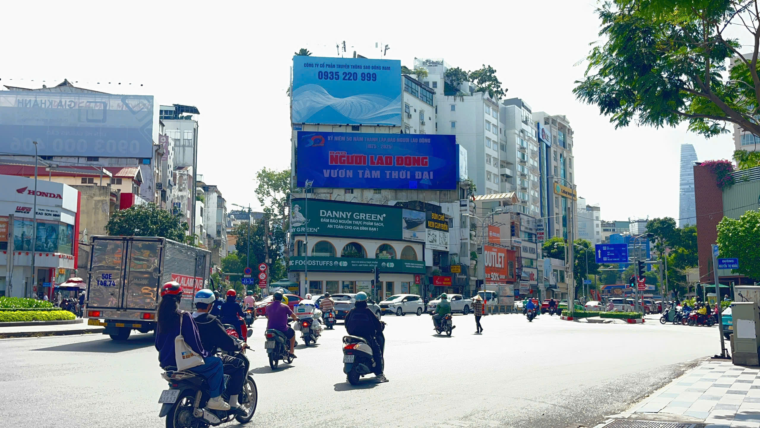 H&agrave;nh tr&igrave;nh nửa thế kỷ B&aacute;o Người Lao Động rực rỡ giữa l&ograve;ng TP HCM- Ảnh 10.