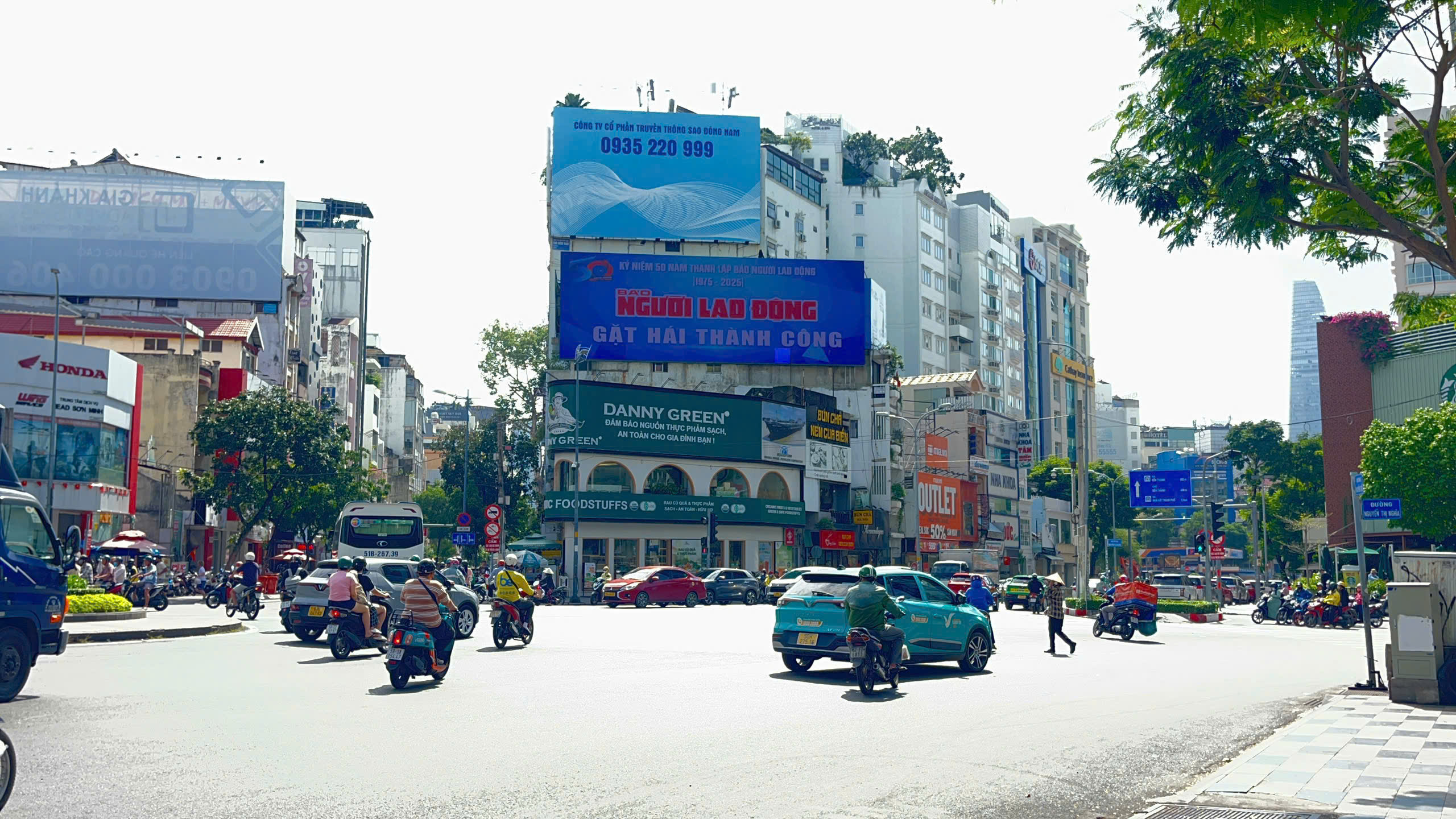 H&agrave;nh tr&igrave;nh nửa thế kỷ B&aacute;o Người Lao Động rực rỡ giữa l&ograve;ng TP HCM- Ảnh 8.