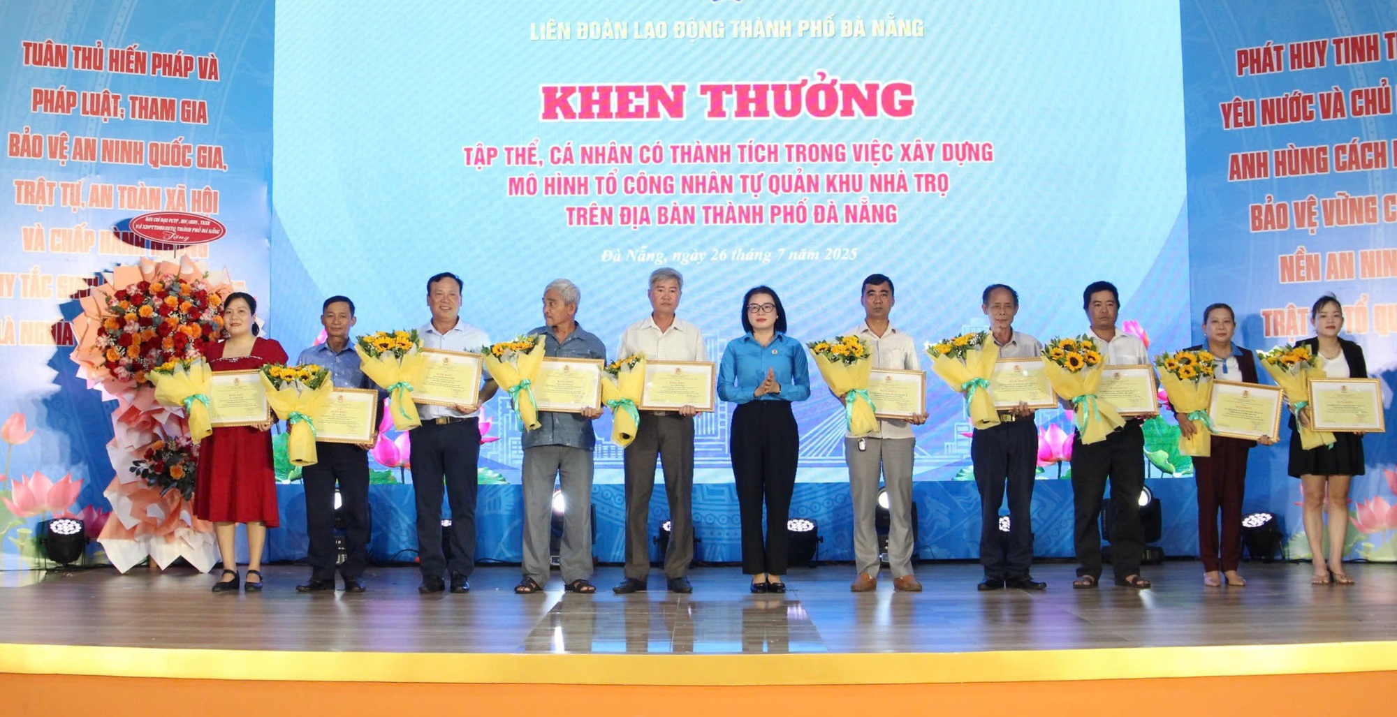Đ&agrave; Nẵng tặng qu&agrave; cho 1.000 đo&agrave;n vi&ecirc;n C&ocirc;ng đo&agrave;n c&oacute; ho&agrave;n cảnh kh&oacute; khăn- Ảnh 1.