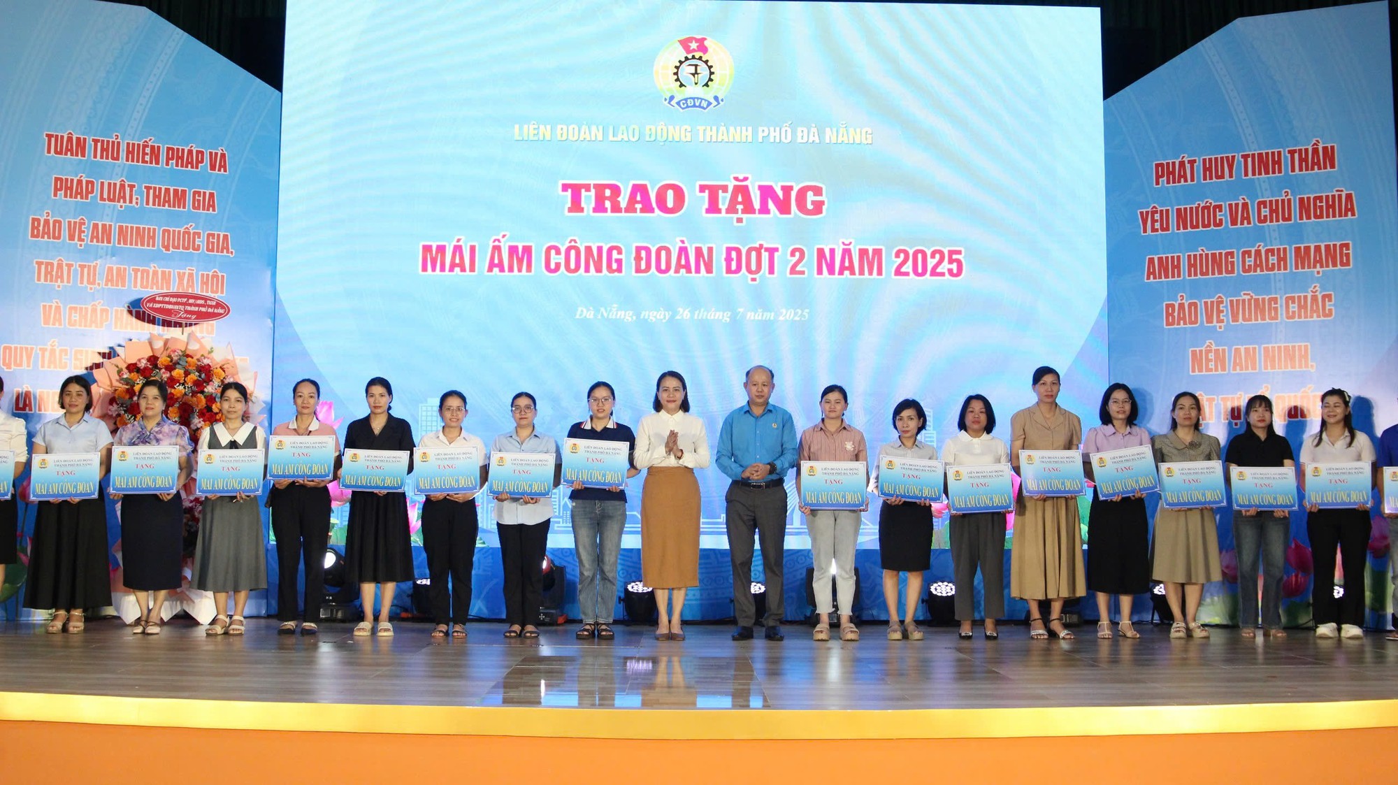 Đ&agrave; Nẵng tặng qu&agrave; cho 1.000 đo&agrave;n vi&ecirc;n C&ocirc;ng đo&agrave;n c&oacute; ho&agrave;n cảnh kh&oacute; khăn- Ảnh 2.