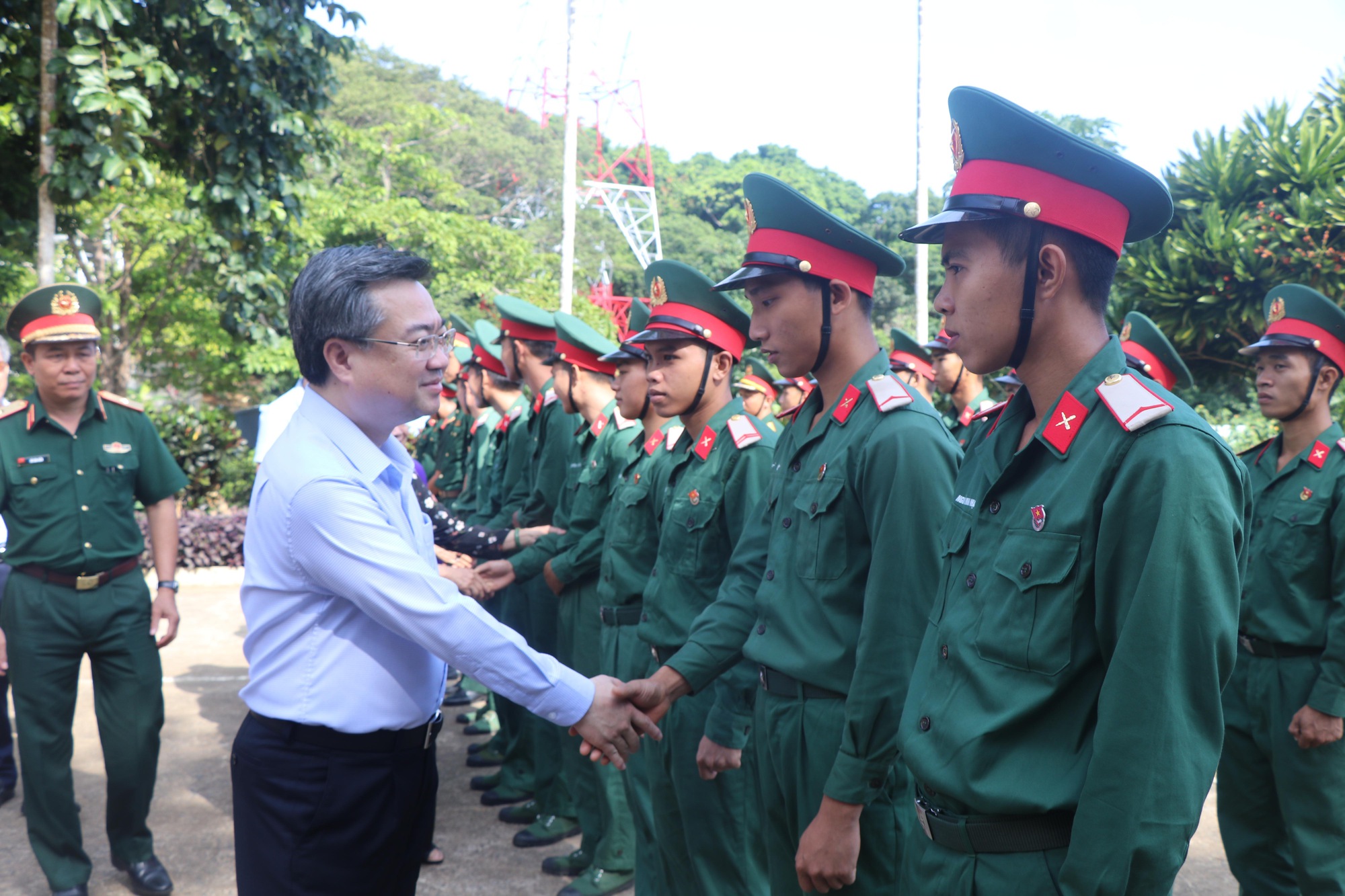 Hình ảnh lãnh đạo TP HCM thăm, tri ân các gia đình chính sách tại Đặc khu Côn Đảo- Ảnh 1.