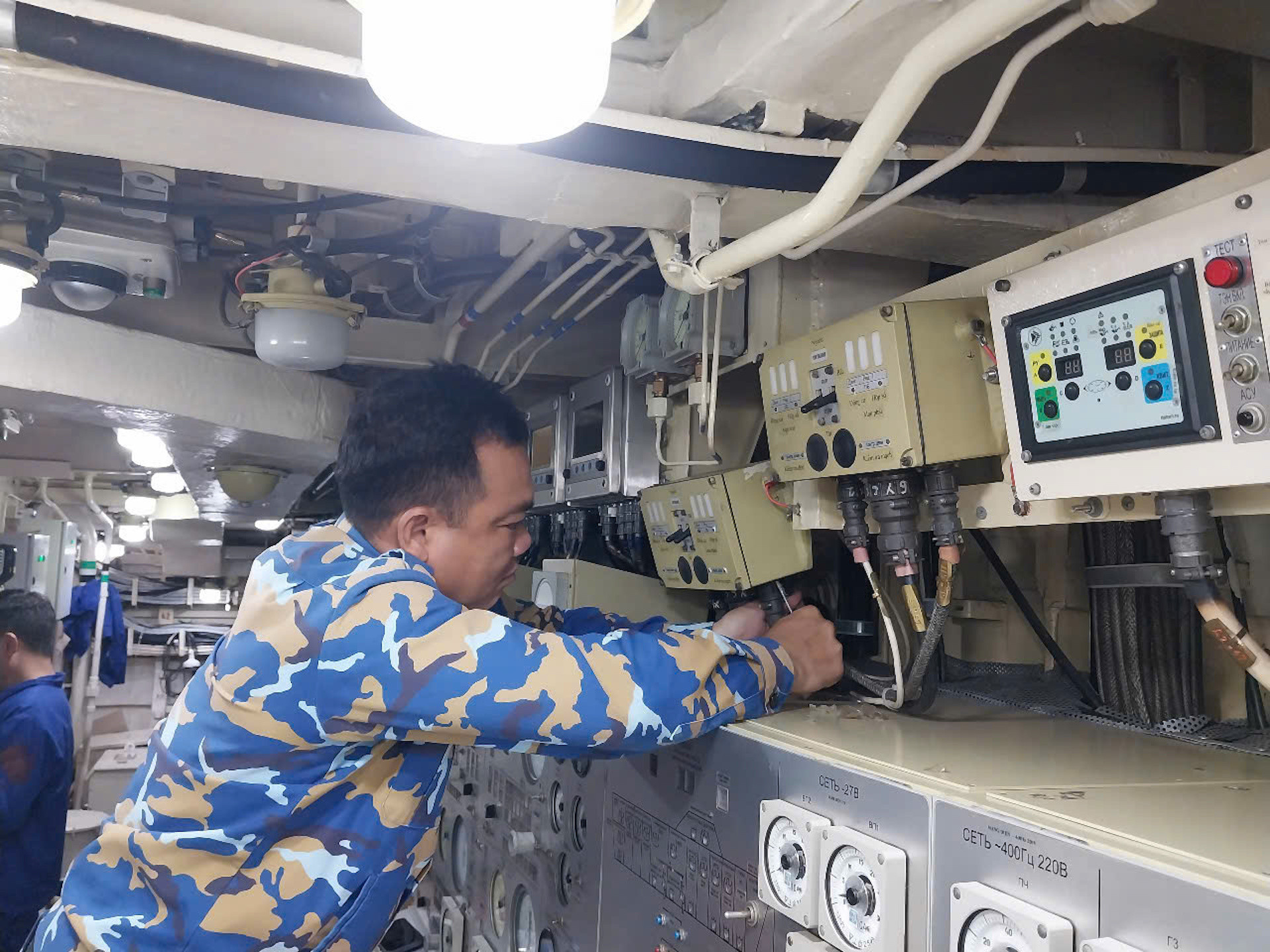 Trực thăng, t&agrave;u ngầm Kilo 636 luyện tập diễu binh tr&ecirc;n biển dịp Quốc kh&aacute;nh 2/9- Ảnh 5.