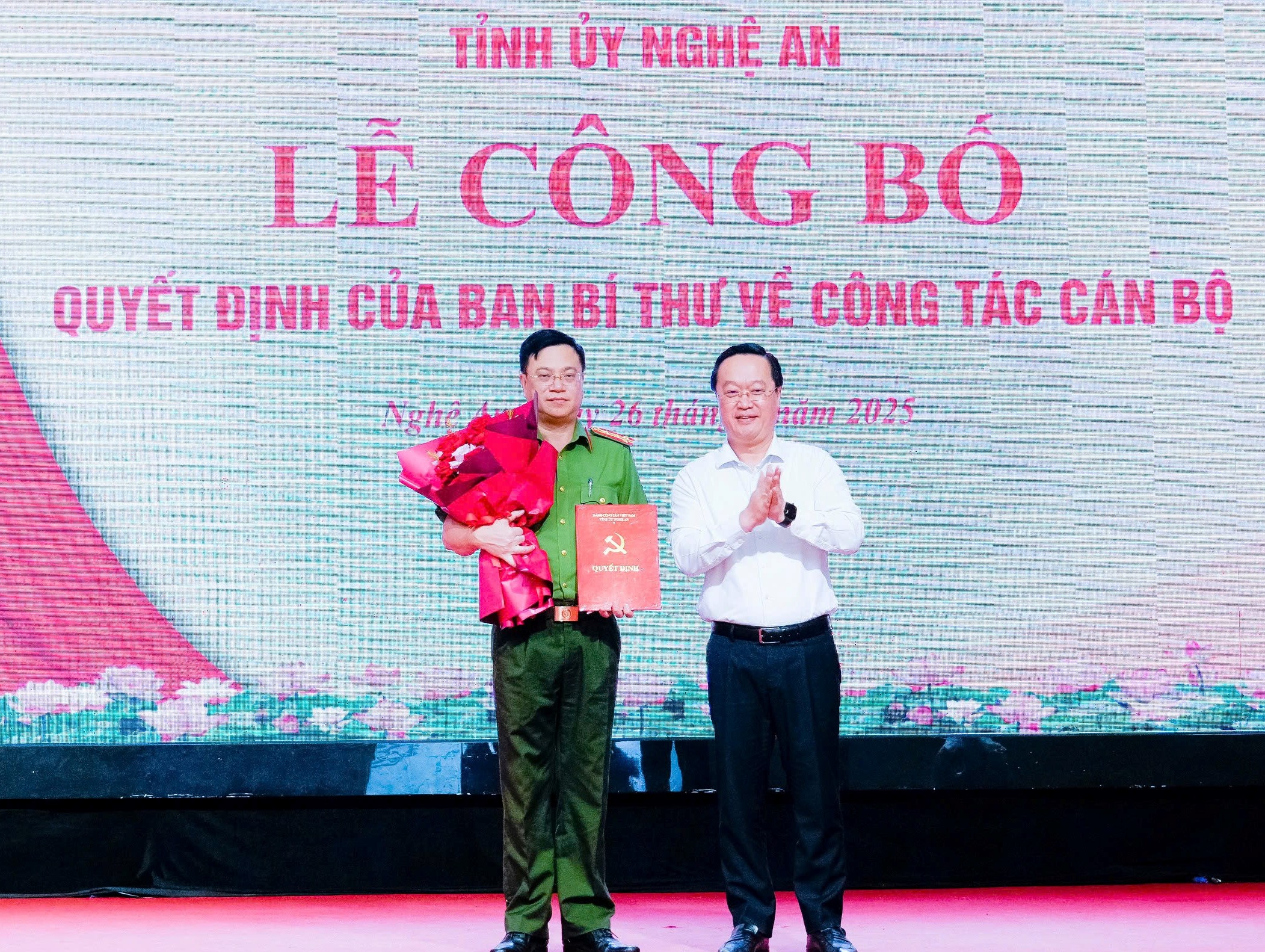 C&ocirc;ng bố quyết định của Ban B&iacute; thư về c&ocirc;ng t&aacute;c c&aacute;n bộ tại tỉnh Nghệ An- Ảnh 1.