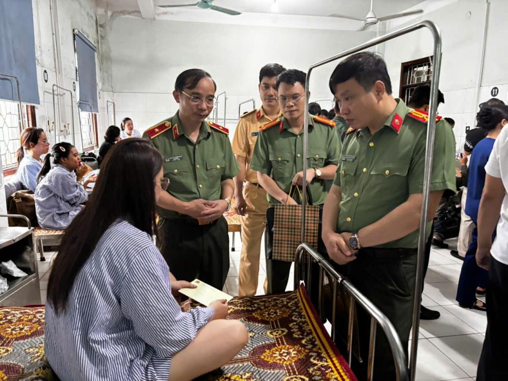 Vụ lật xe khách ở Hà Tĩnh: Nhiều nạn nhân đã được xuất viện- Ảnh 1.