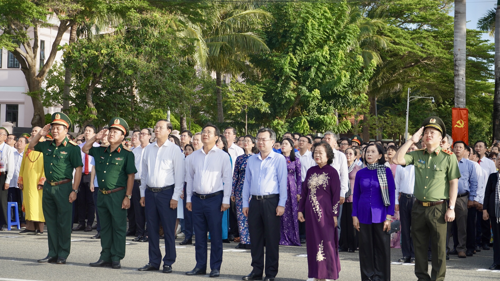 Thiêng liêng lễ chào cờ tại Đặc khu Côn Đảo sáng 26-7- Ảnh 8.