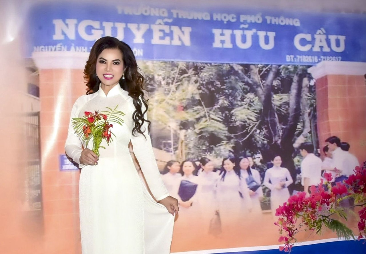 Hoa hậu Kim Hồng t&aacute;i ngộ bạn cũ sau 40 năm- Ảnh 1.