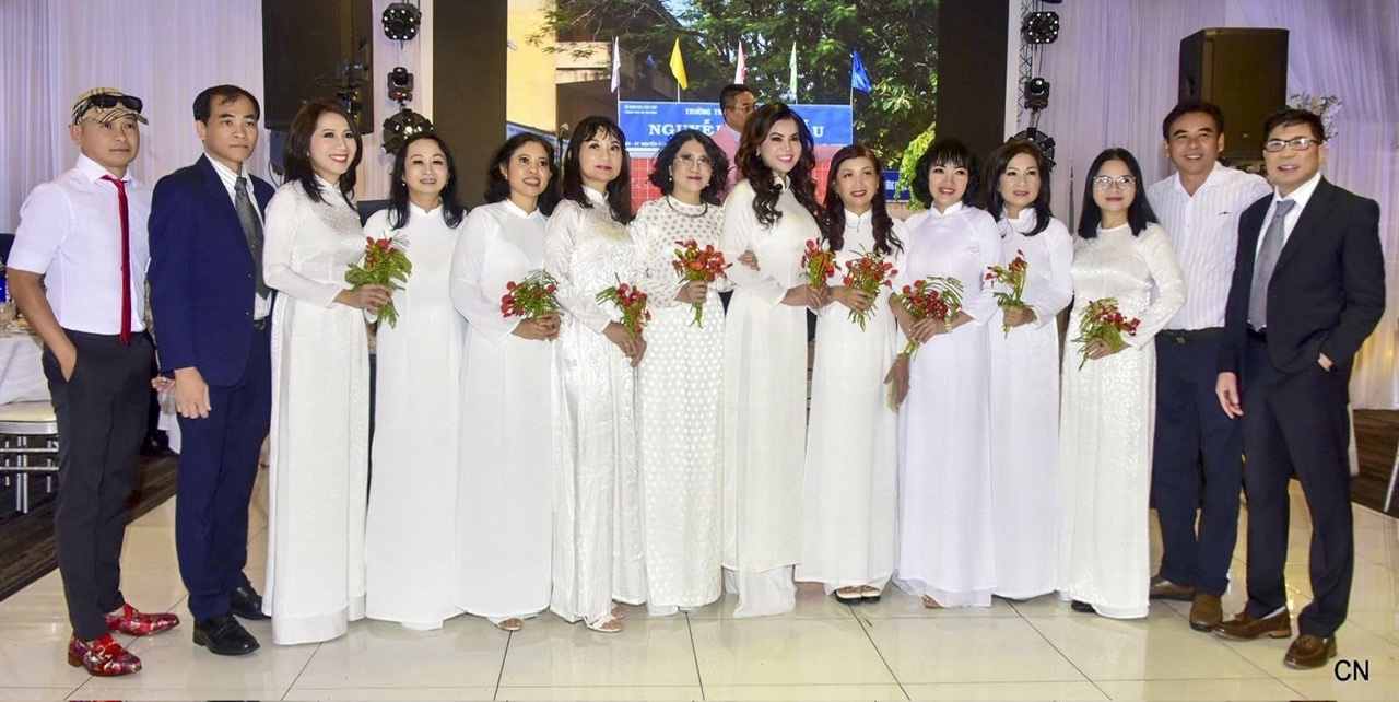 Hoa hậu Kim Hồng t&aacute;i ngộ bạn cũ sau 40 năm- Ảnh 6.