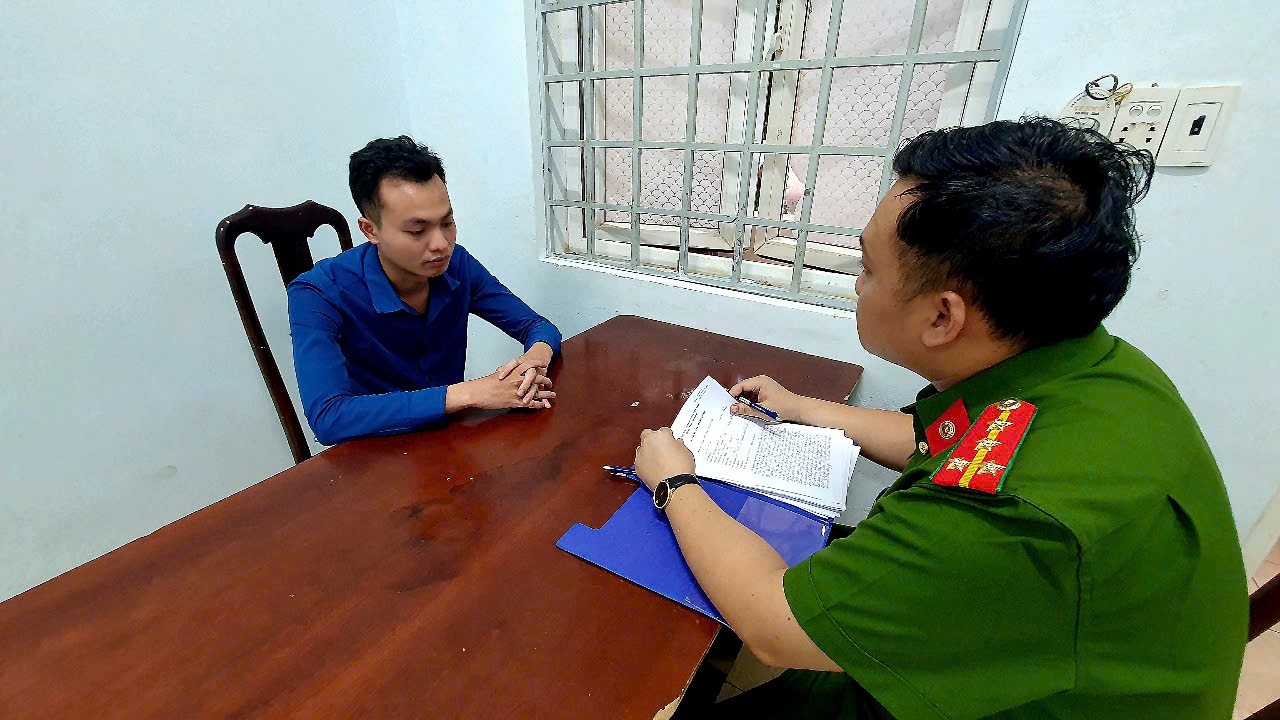 Tin "b&ugrave;a ngải", người phụ nữ bị quay lại video khỏa th&acirc;n v&agrave; tống tiền- Ảnh 1.