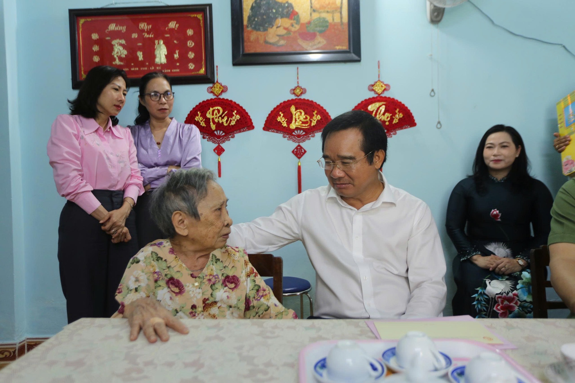 Hình ảnh lãnh đạo TP HCM thăm, tri ân các gia đình chính sách tại Đặc khu Côn Đảo- Ảnh 4.