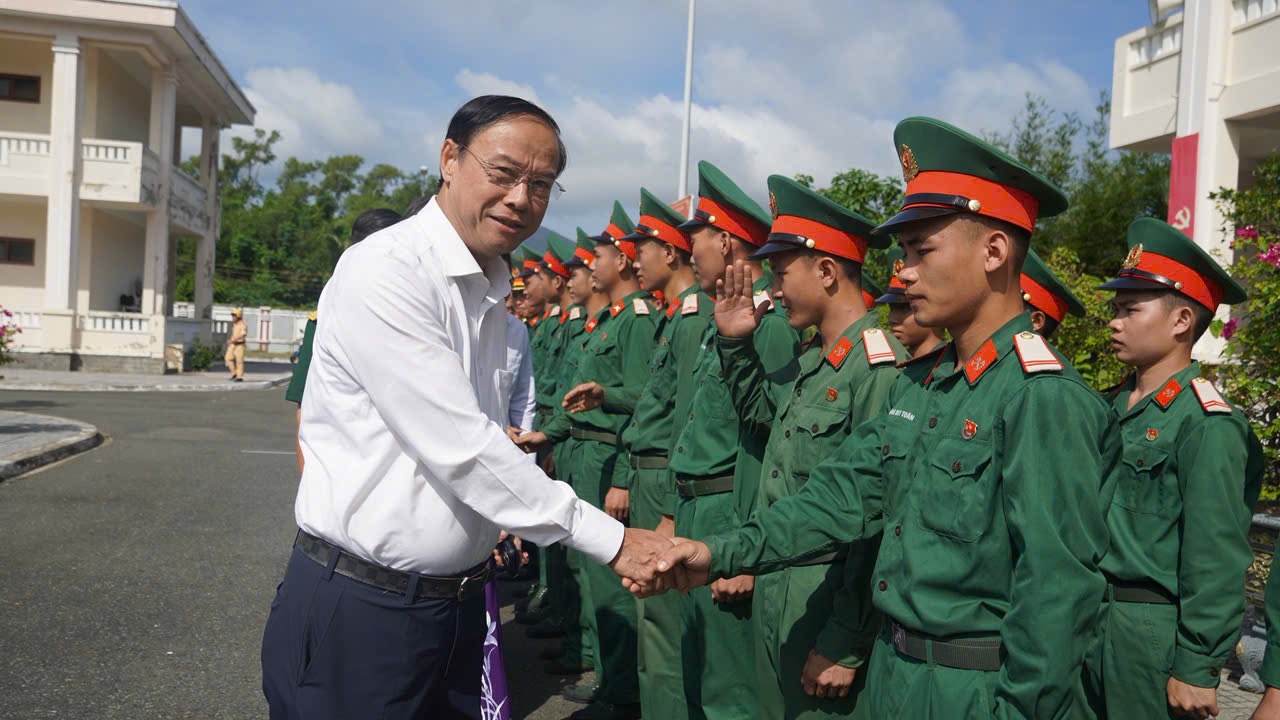 Hình ảnh lãnh đạo TP HCM thăm, tri ân các gia đình chính sách tại Đặc khu Côn Đảo- Ảnh 6.