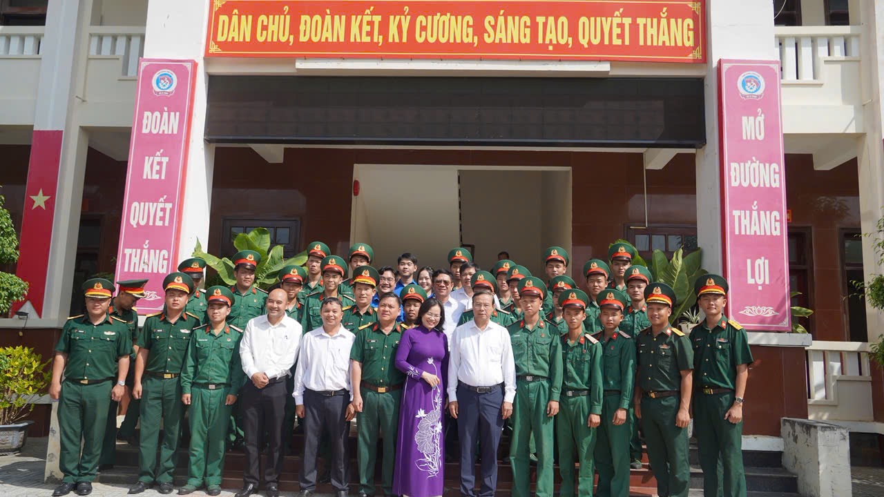 Hình ảnh lãnh đạo TP HCM thăm, tri ân các gia đình chính sách tại Đặc khu Côn Đảo- Ảnh 7.