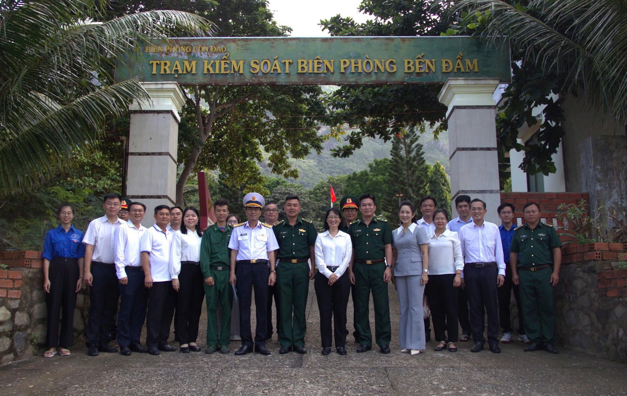 Hình ảnh lãnh đạo TP HCM thăm, tri ân các gia đình chính sách tại Đặc khu Côn Đảo- Ảnh 12.