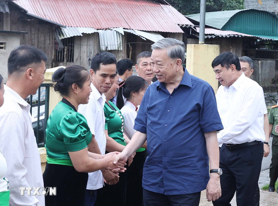 Tổng B&iacute; thư T&ocirc; L&acirc;m kiểm tra vận h&agrave;nh hoạt động hệ thống ch&iacute;nh trị x&atilde; bi&ecirc;n giới Si Pa Ph&igrave;n- Ảnh 3.