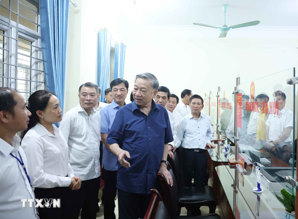 Tổng B&iacute; thư T&ocirc; L&acirc;m kiểm tra vận h&agrave;nh hoạt động hệ thống ch&iacute;nh trị x&atilde; bi&ecirc;n giới Si Pa Ph&igrave;n- Ảnh 1.