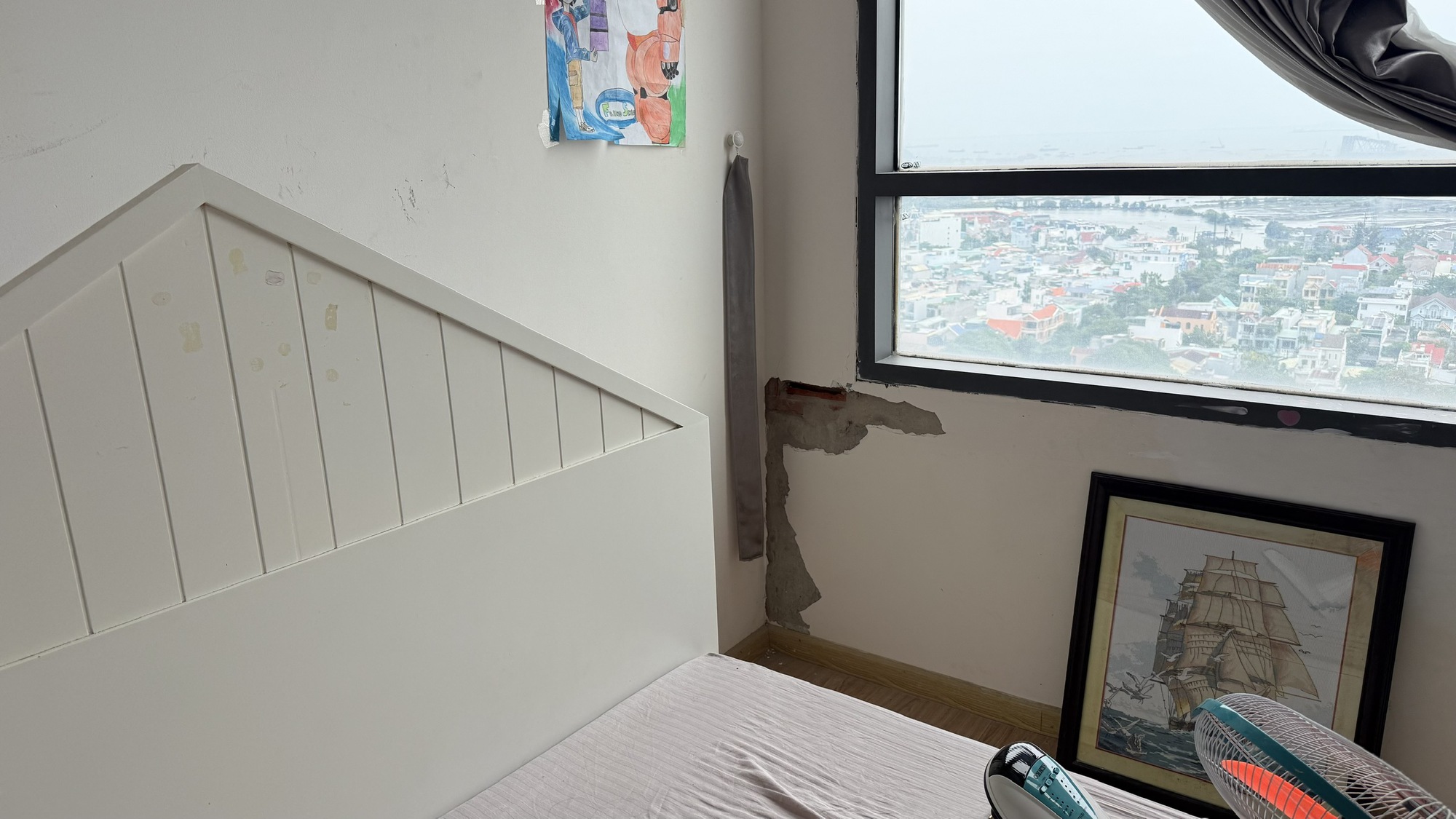 TP HCM: Khảo s&aacute;t căn chung cư 34 tầng c&oacute; vết nứt lớn ở tầng 16- Ảnh 2.