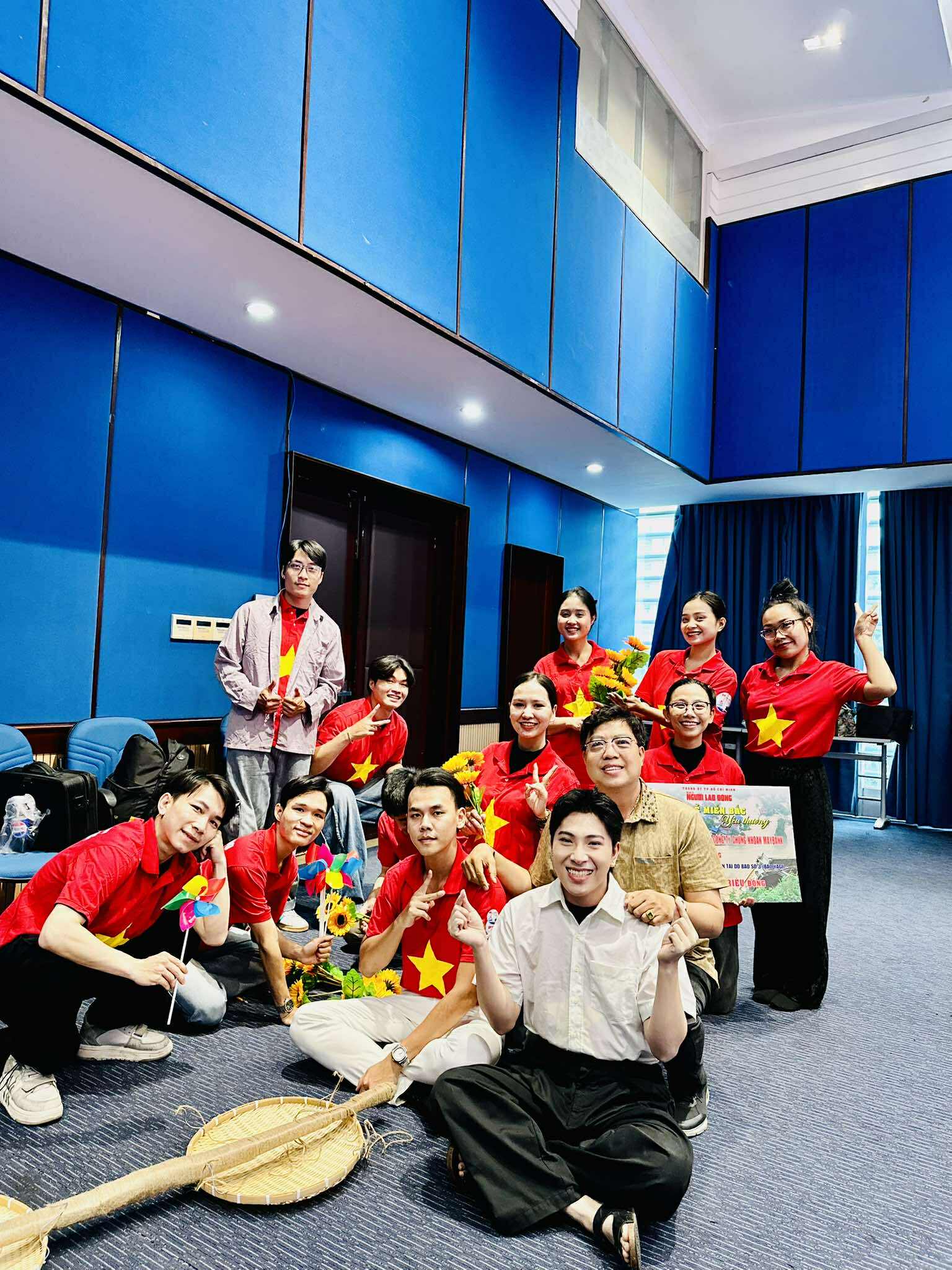 Diễn vi&ecirc;n Tr&acirc;m Nguyễn trưởng th&agrave;nh trong niềm vui của "tiền bối" Hồng V&acirc;n, Hữu Nghĩa- Ảnh 4.