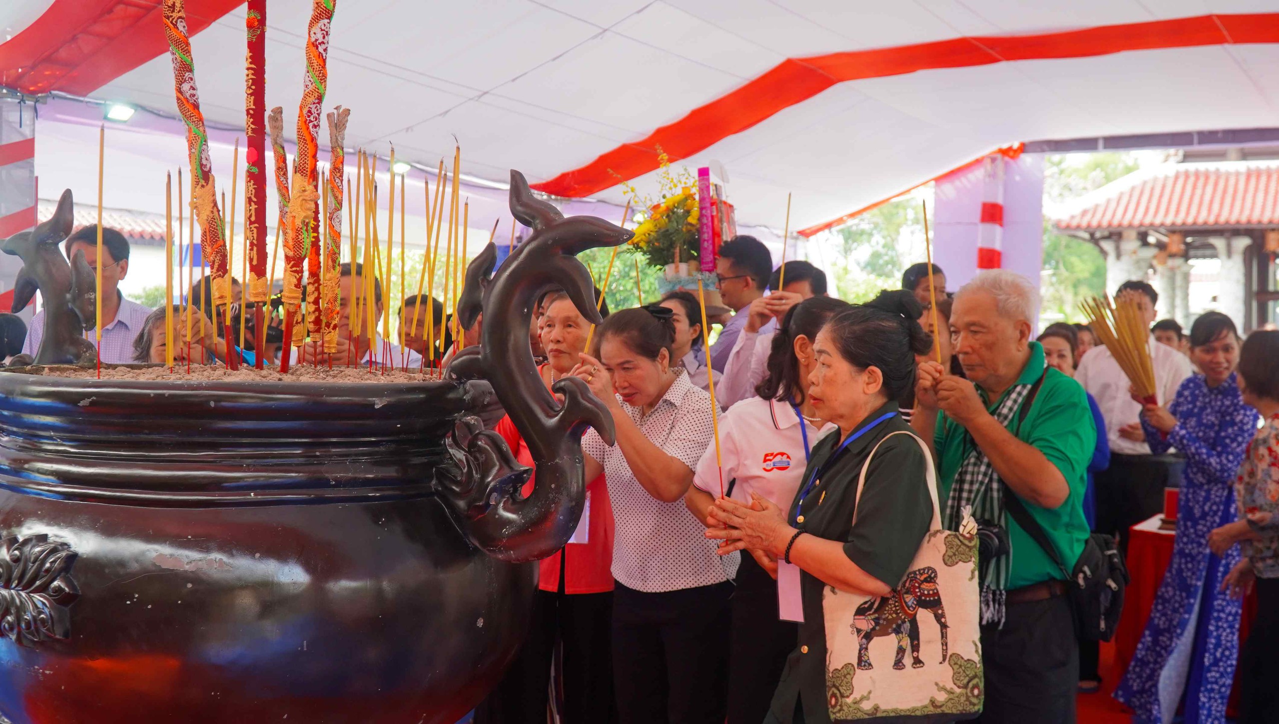 TP HCM trang trọng tổ chức Lễ giỗ Anh hùng liệt sĩ, người dân yêu nước tại Côn Đảo- Ảnh 14.
