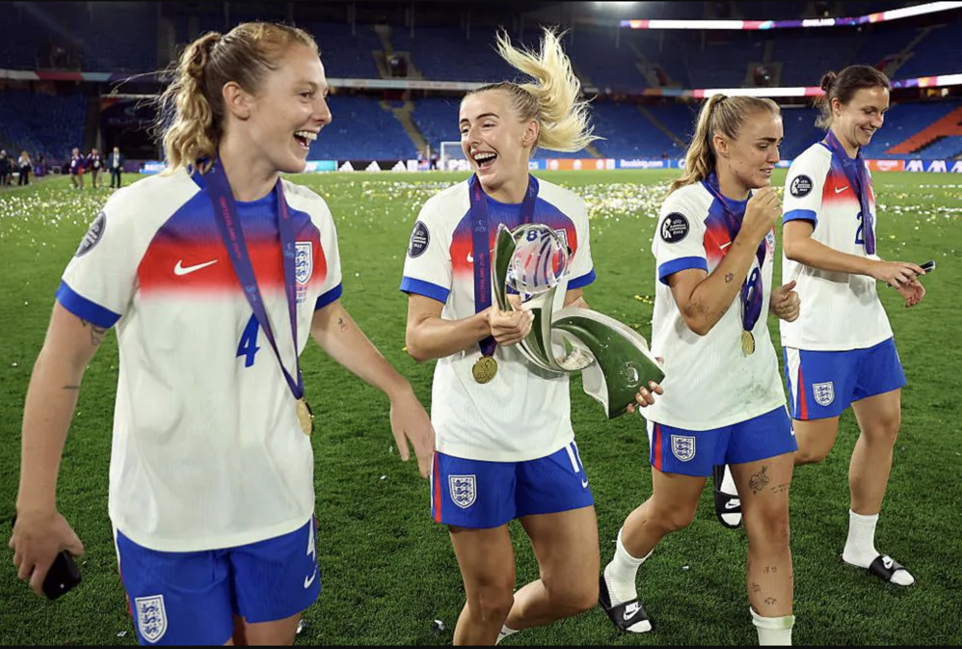 Chloe Kelly: H&agrave;nh tr&igrave;nh từ b&oacute;ng đ&aacute; đường phố đến biểu tượng Euro- Ảnh 11.