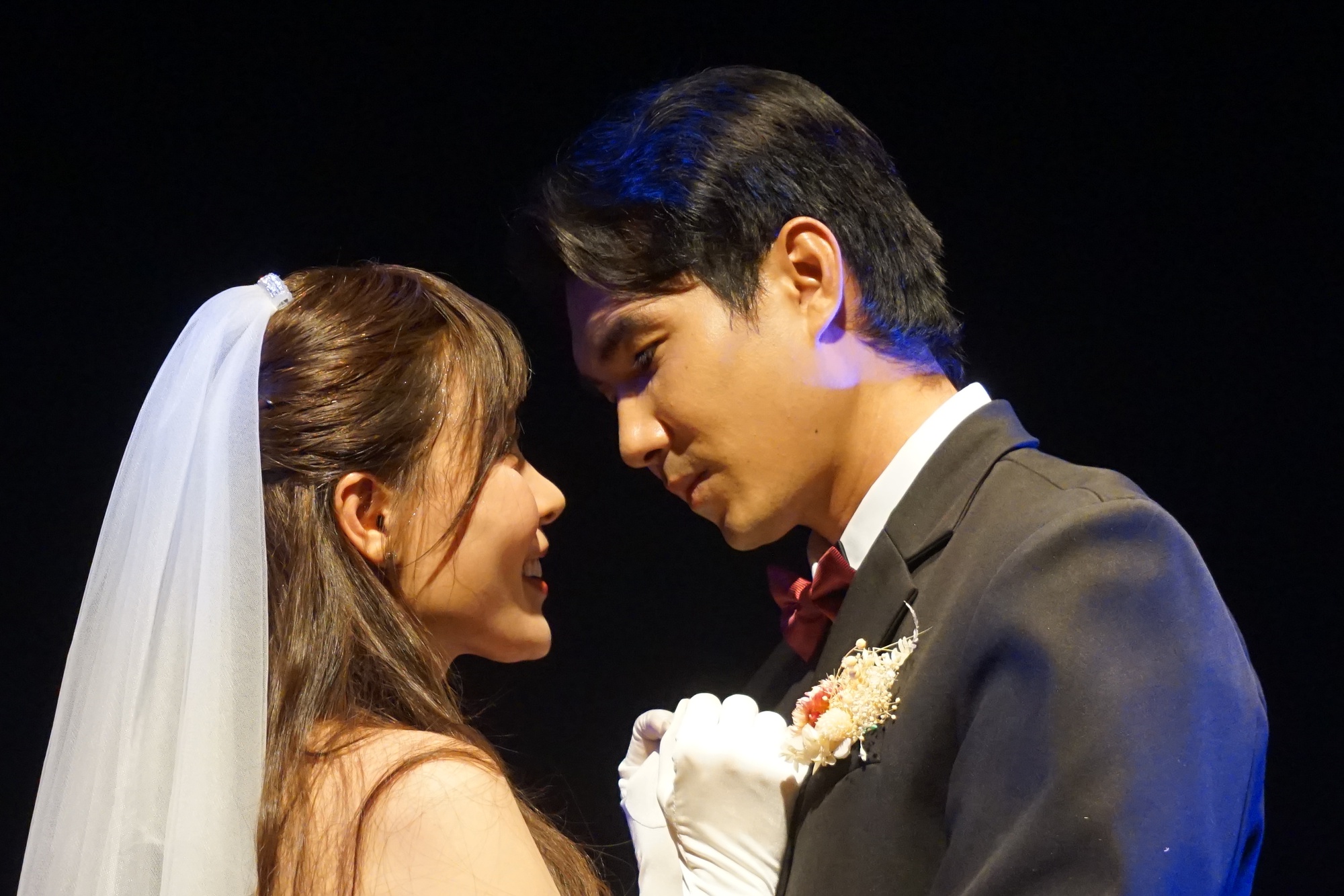 "Chạy đến ng&agrave;y h&ocirc;m qua" - T&igrave;nh y&ecirc;u v&agrave; "cơm, &aacute;o, gạo, tiền" từ vở mới của Ho&agrave;ng Th&aacute;i Thanh- Ảnh 1.