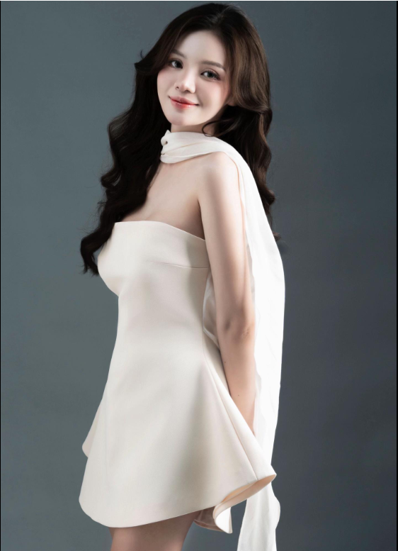 Quin Quin: "Cơ duy&ecirc;n đưa c&ocirc; g&aacute;i ng&acirc;n h&agrave;ng đến với nghề Livestream"- Ảnh 1.