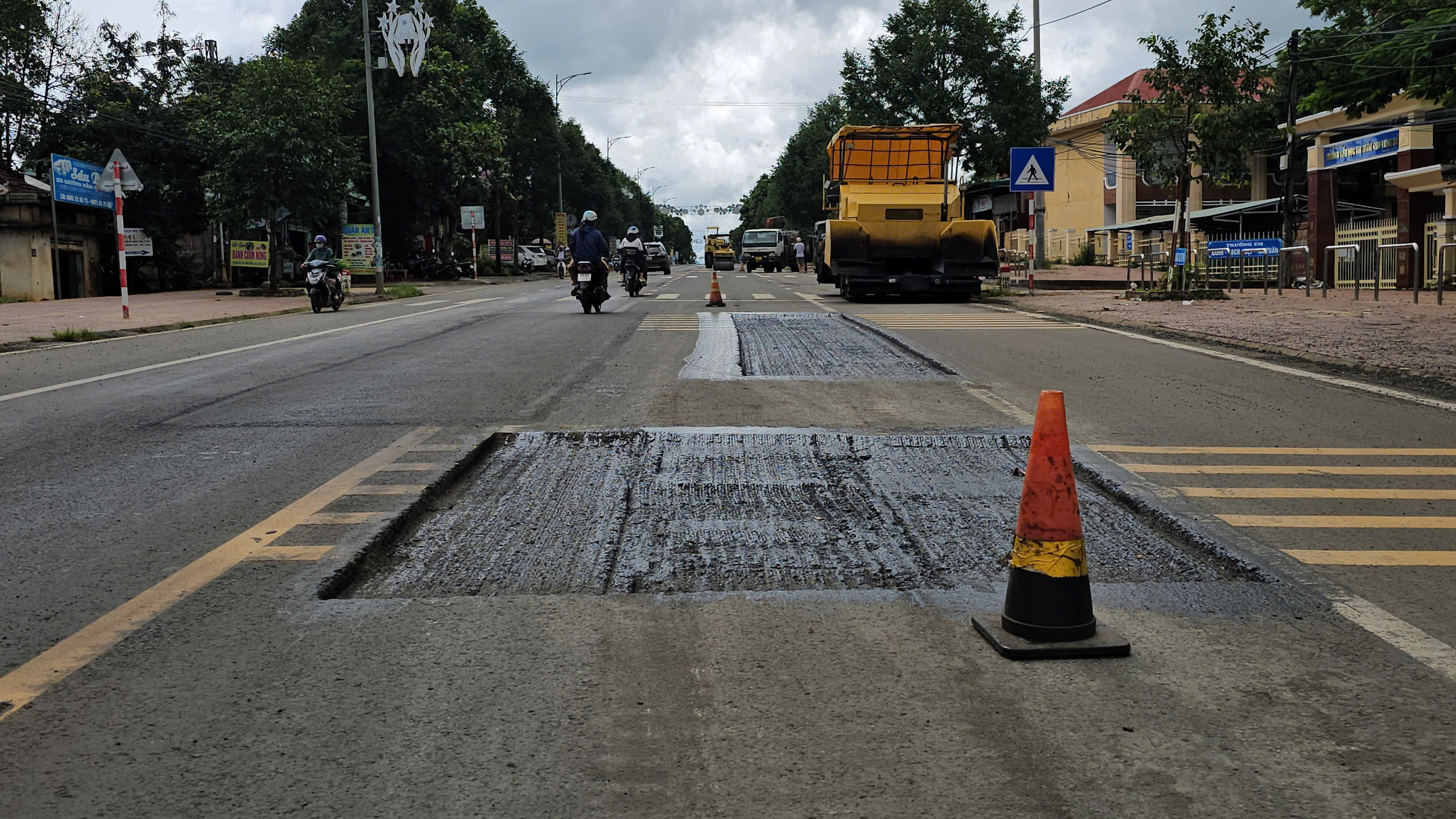 Cận cảnh Quốc lộ 19 vừa l&agrave;m đ&atilde; "tan n&aacute;t", địa phương quyết kh&ocirc;ng nhận b&agrave;n giao- Ảnh 7.