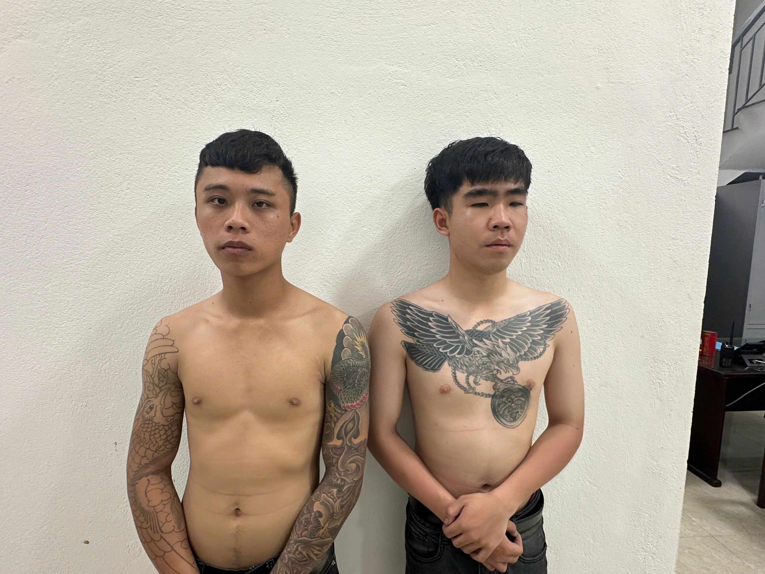 2 kẻ xăm trổ trộm t&agrave;i sản du kh&aacute;ch ở Đ&agrave; Nẵng đ&atilde; bị bắt "n&oacute;ng"- Ảnh 1.