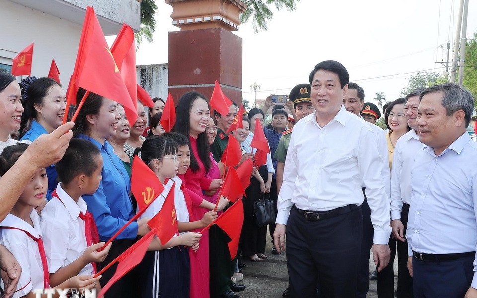 Chủ tịch nước Lương Cường dự sinh hoạt chi bộ thôn tại Quảng Ninh