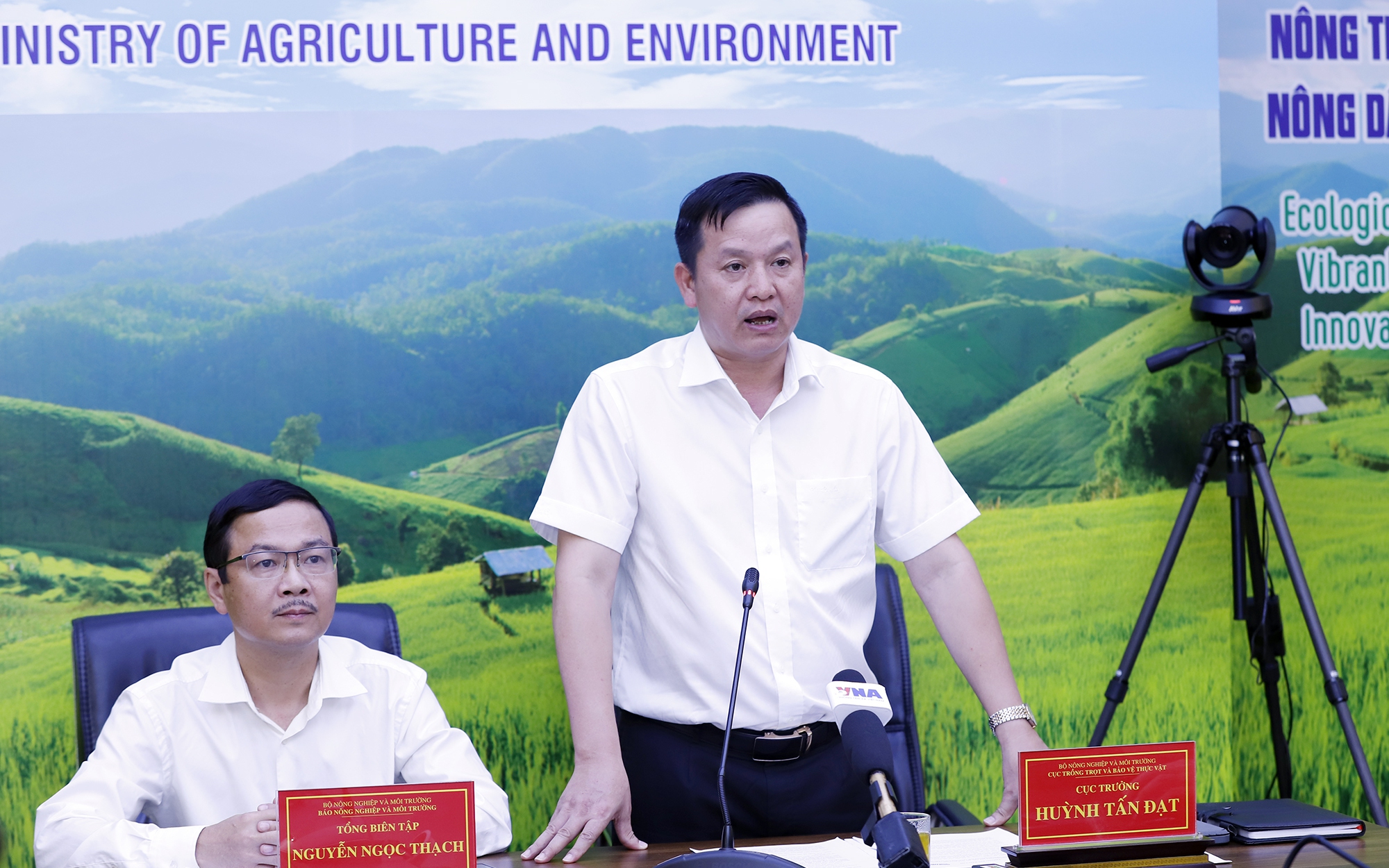 Thanh long, hồ tiêu "tắc đường" vào EU, Bộ Nông nghiệp và Môi trường họp nóng