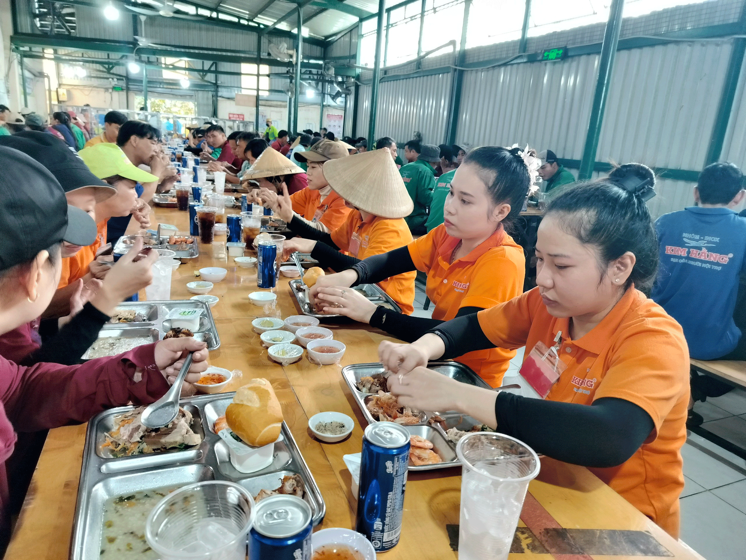 Đưa bữa ăn giữa ca vào thỏa ước lao động- Ảnh 1.