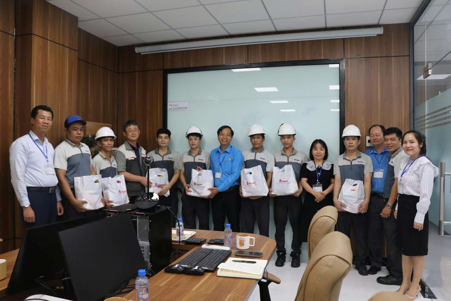 Nam công nhân "không ngủ được" khi hay tin được Công đoàn TP HCM tặng quà- Ảnh 4.